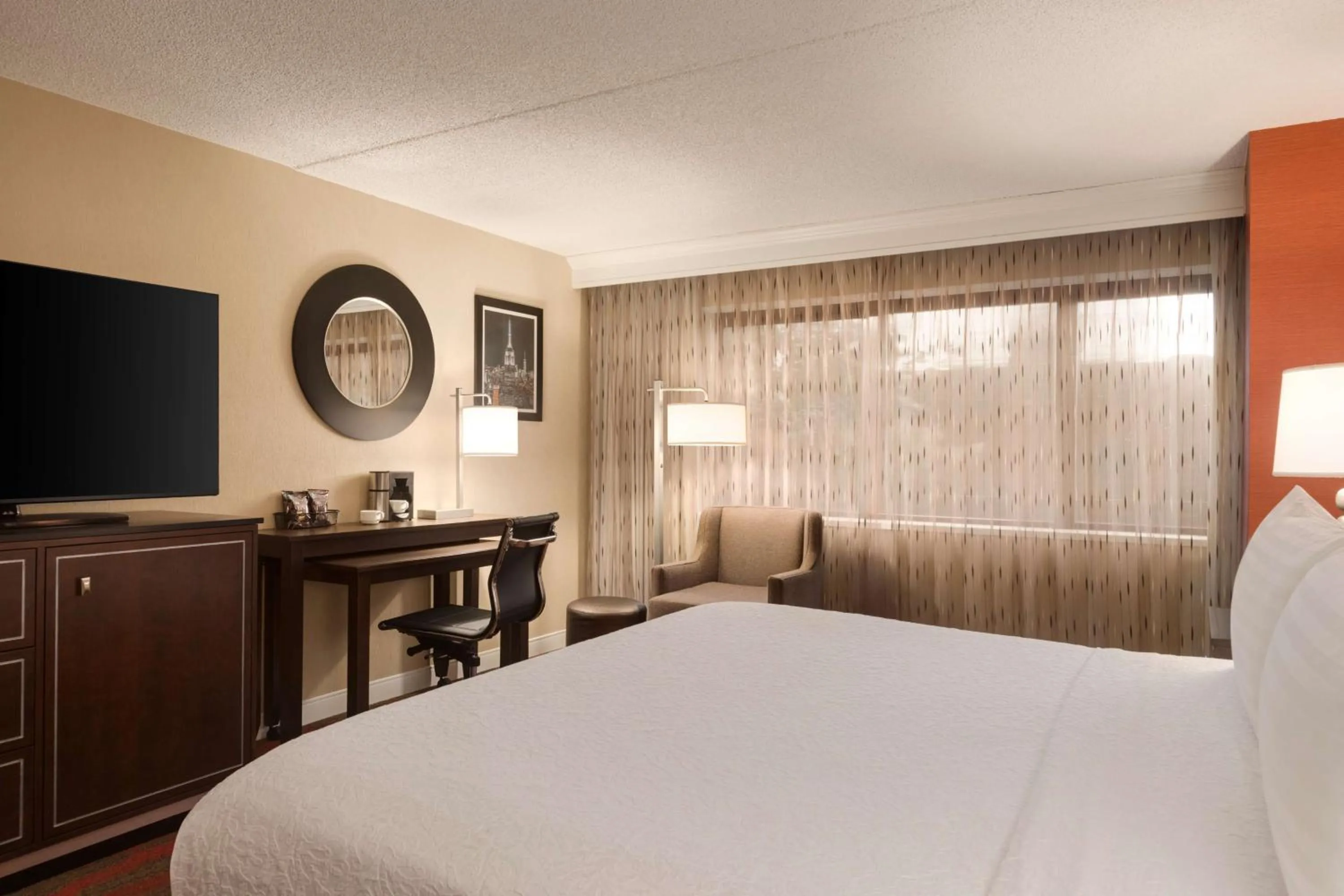 Bed in DoubleTree by Hilton New York-LaGuardia