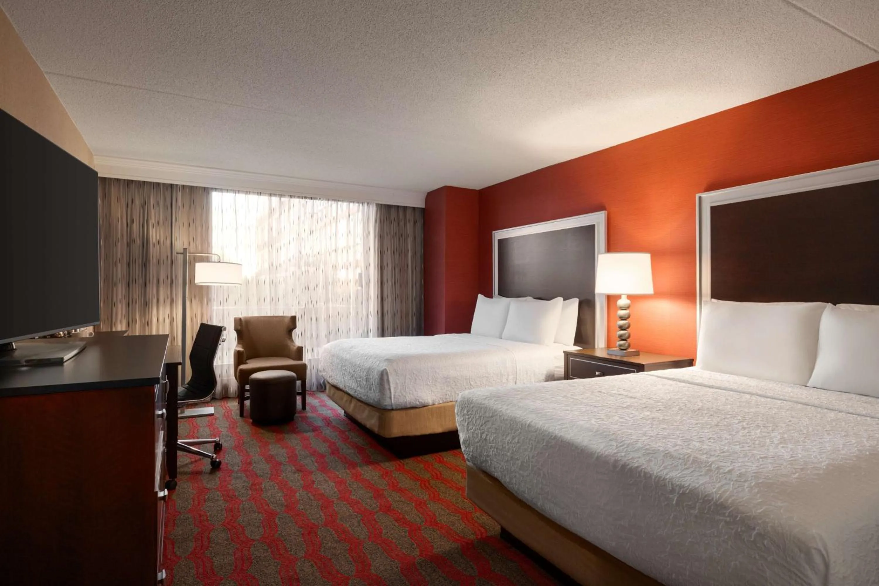 Bed in DoubleTree by Hilton New York-LaGuardia