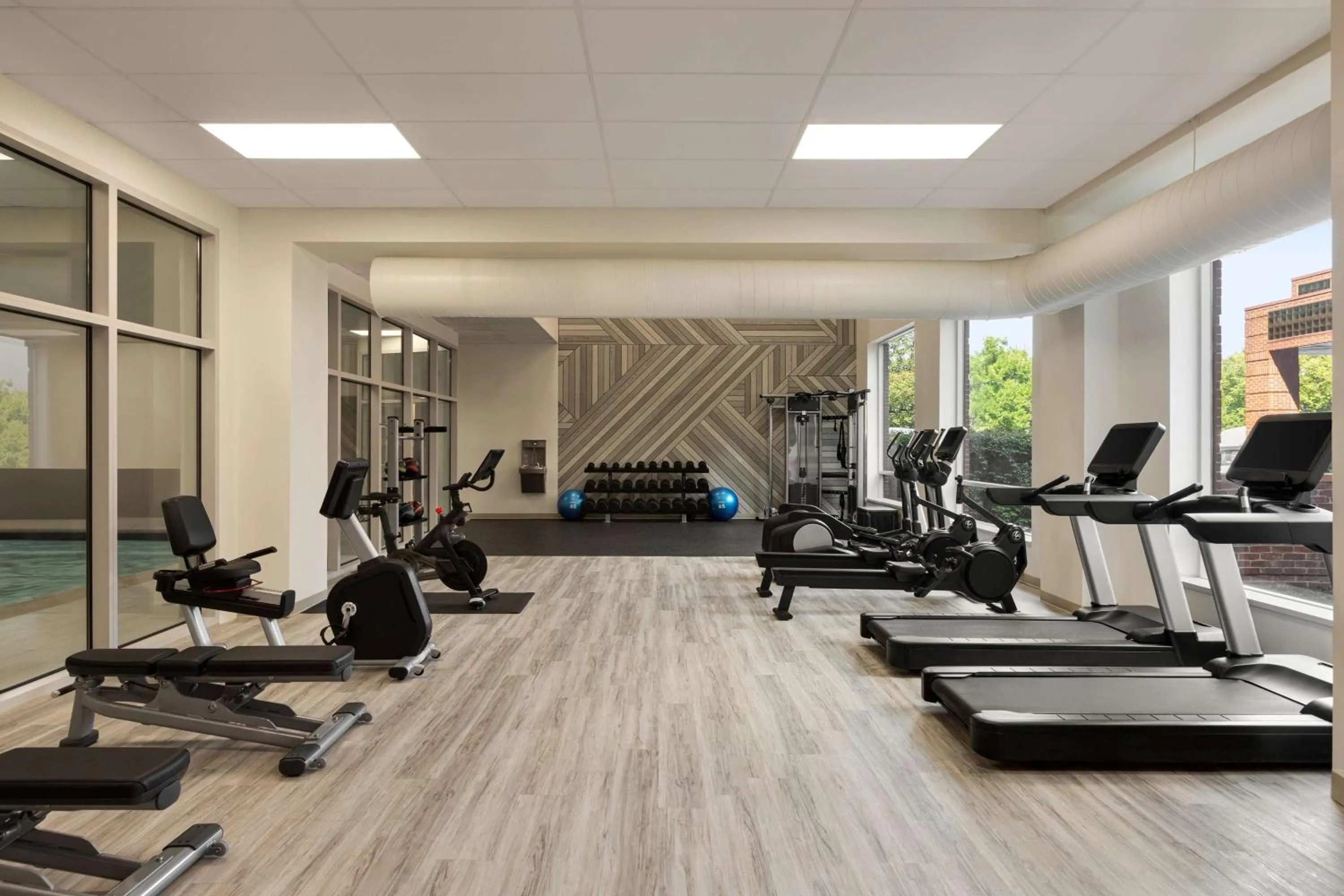 Fitness centre/facilities in DoubleTree by Hilton New York-LaGuardia