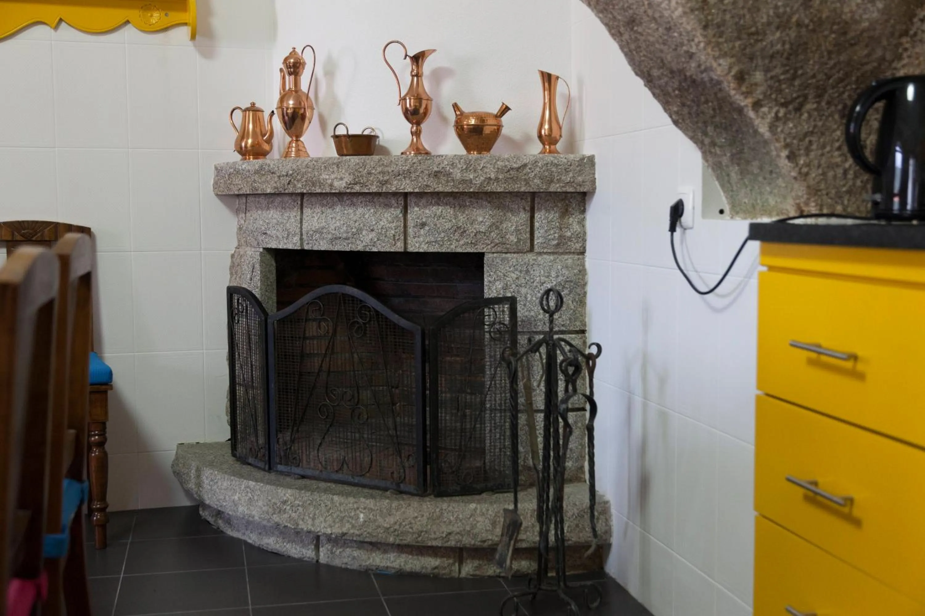 Communal kitchen in Casa das Origens