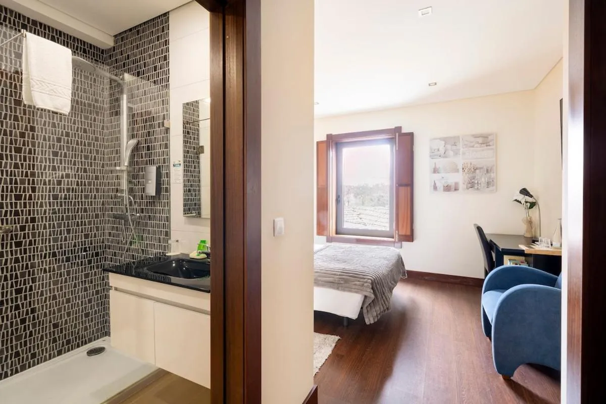 Bathroom, Bed in Casa das Origens