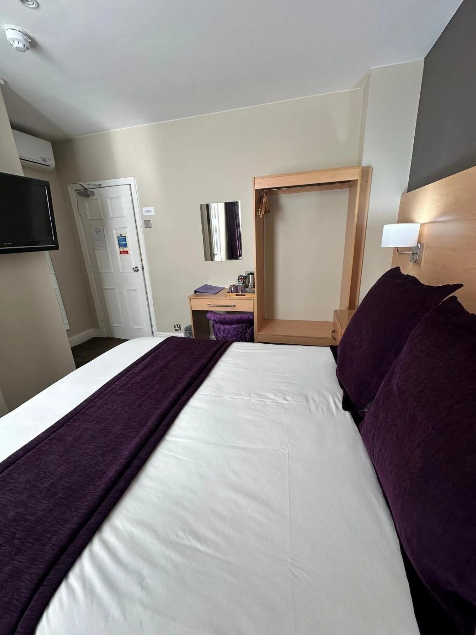 Bedroom, Bed in The Chocolate Box Guest House