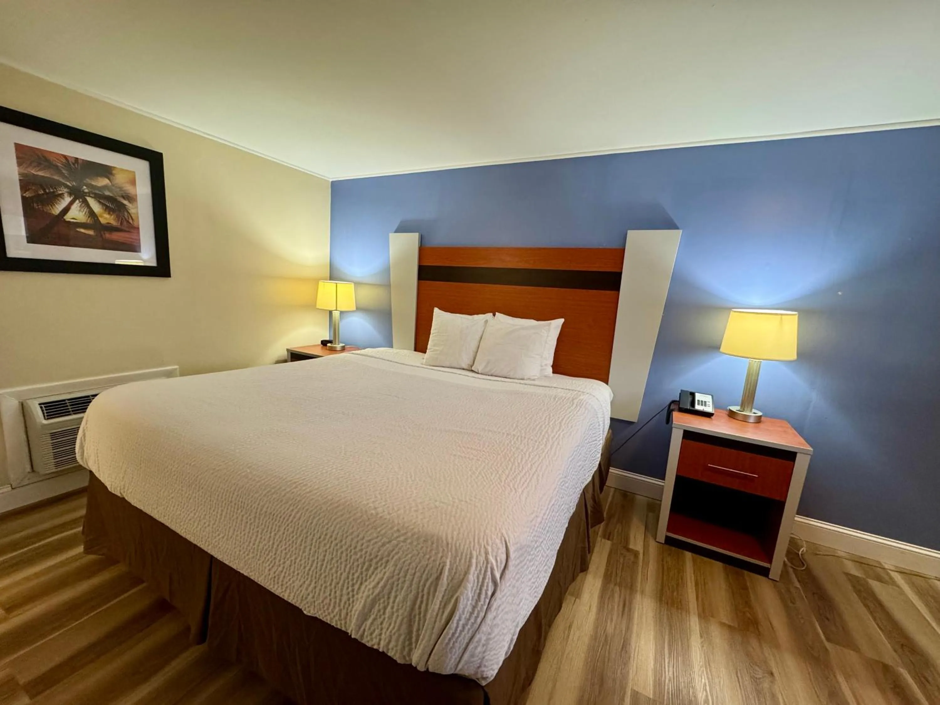 Bed in Days Inn by Wyndham - Cape Cod