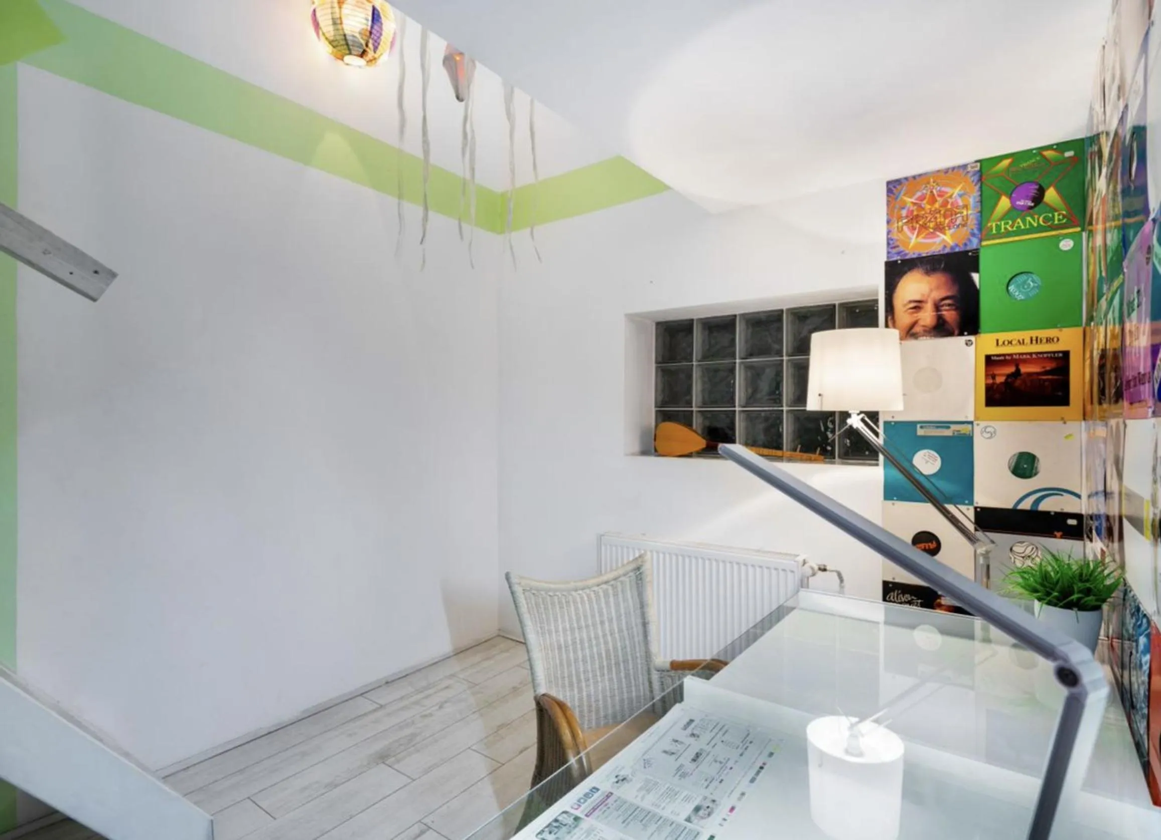 Photo of the whole room in CitySurfer44