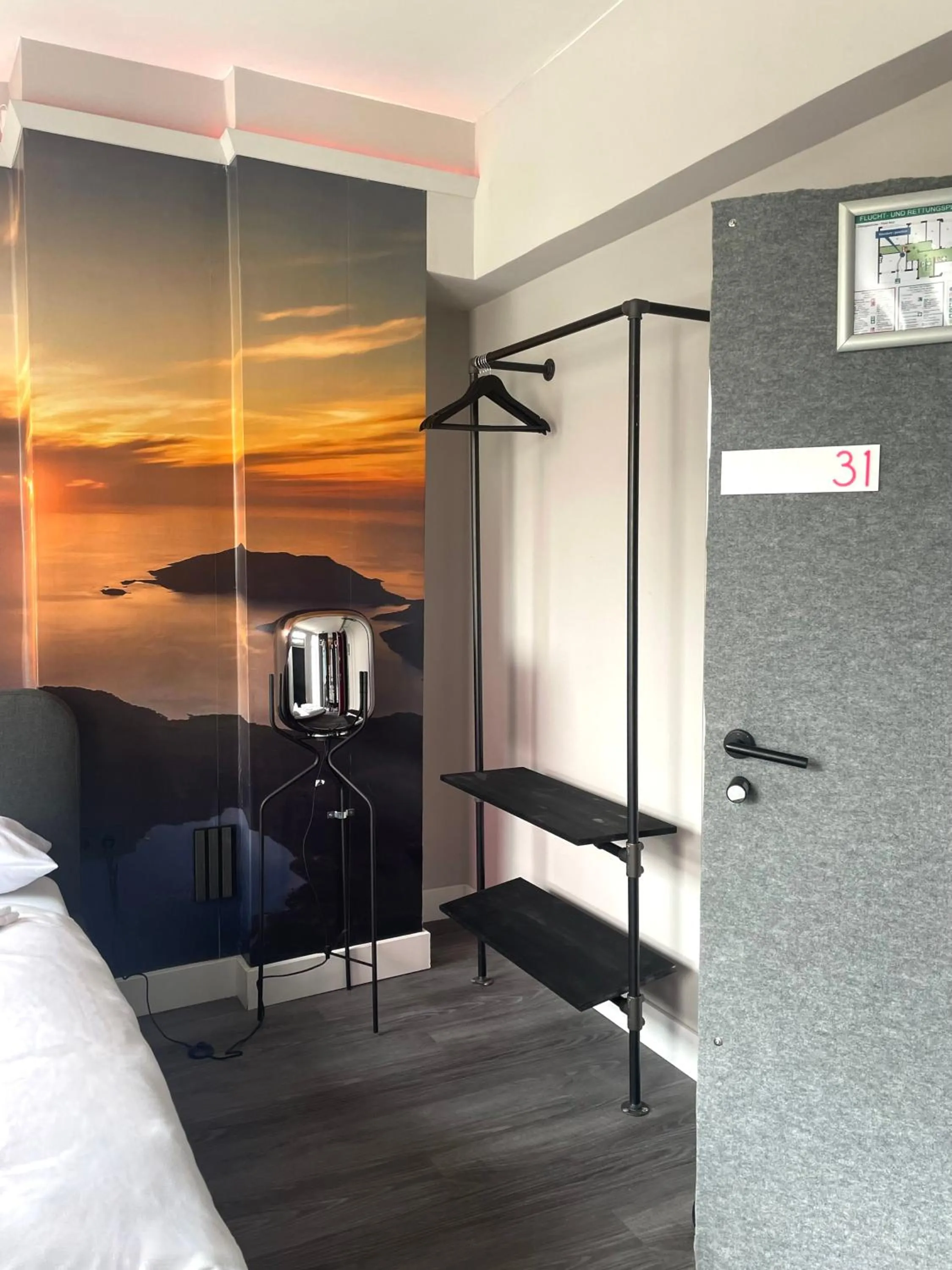 Photo of the whole room in CitySurfer44