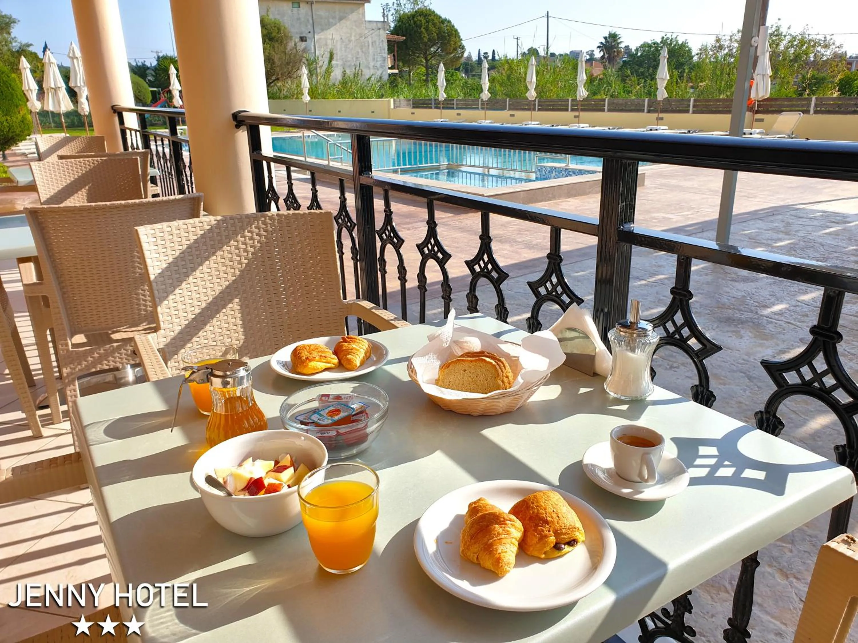 Dining area in Jenny Hotel