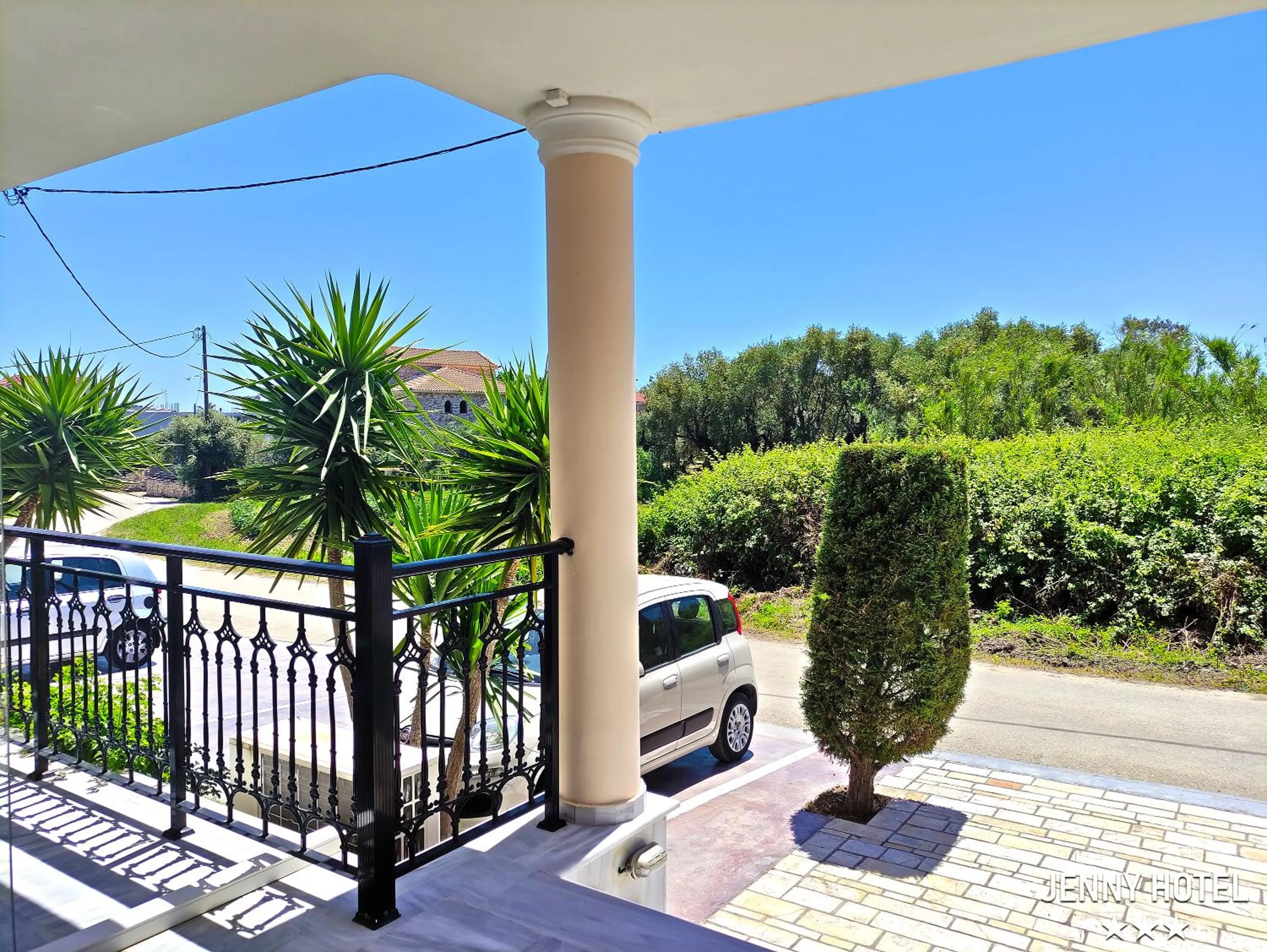 Facade/entrance in Jenny Hotel