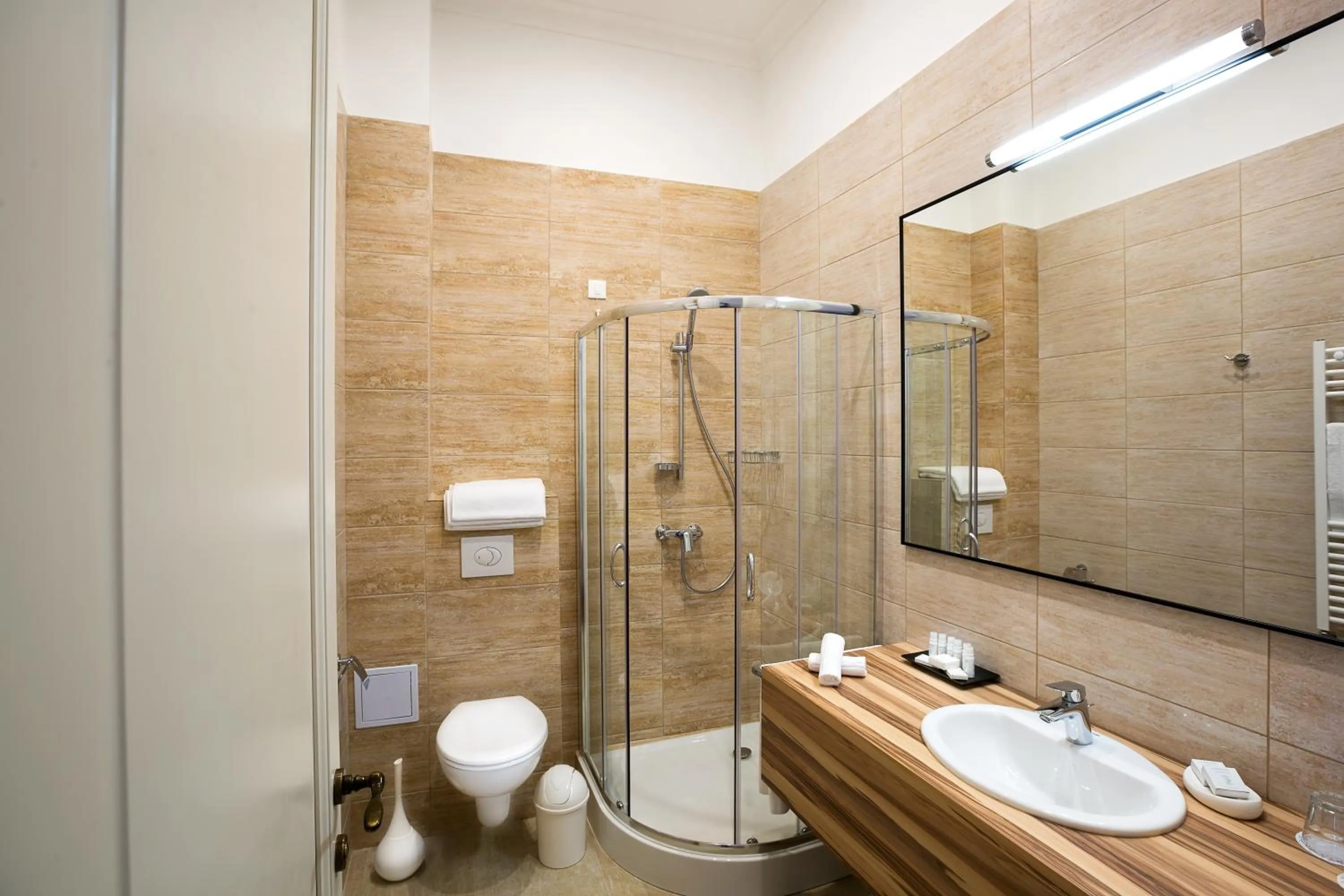 Shower in Hotel Saint Germain