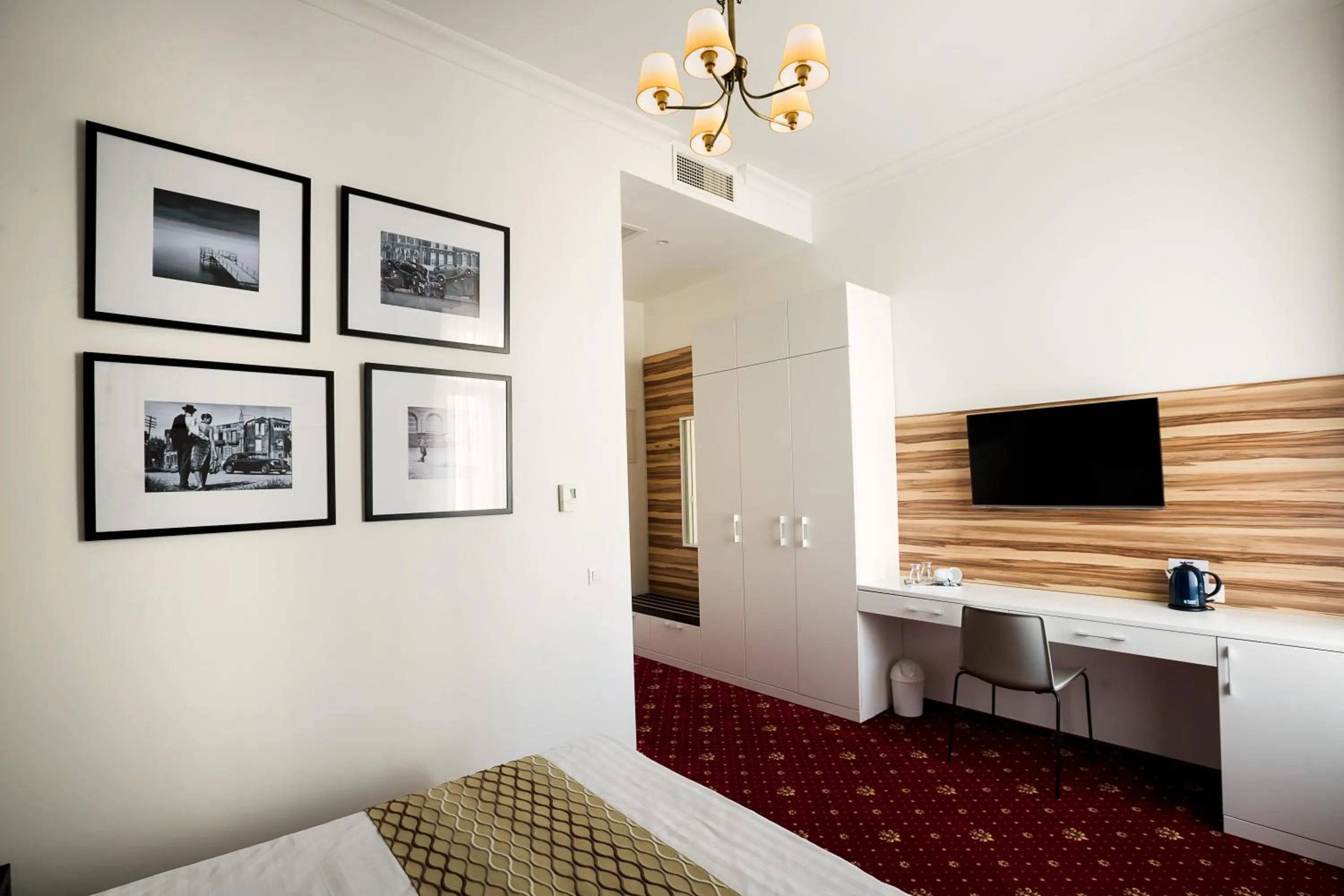 Photo of the whole room, Bed in Hotel Saint Germain