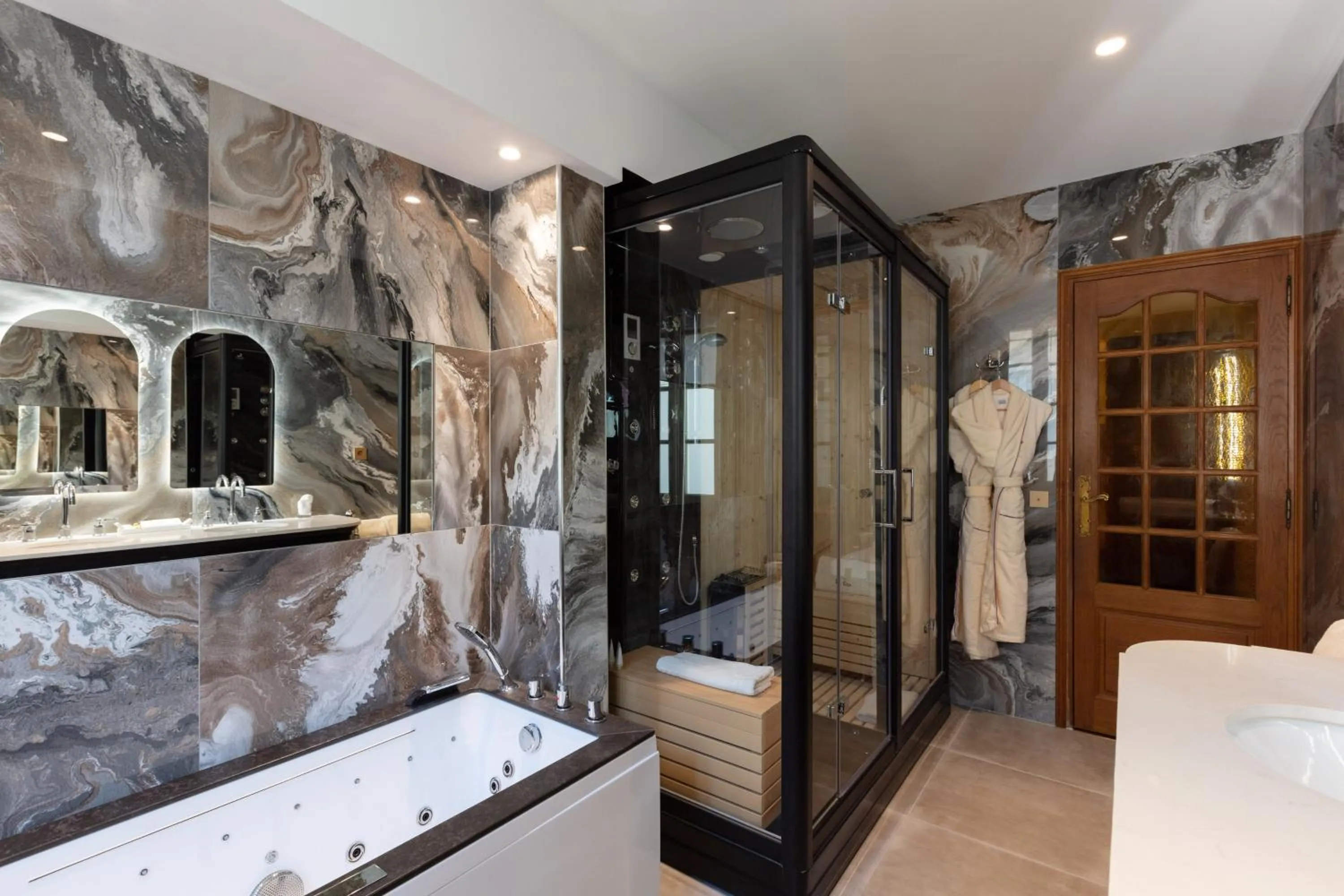 Bathroom, Bed in Hôtel Le Cep & Spa