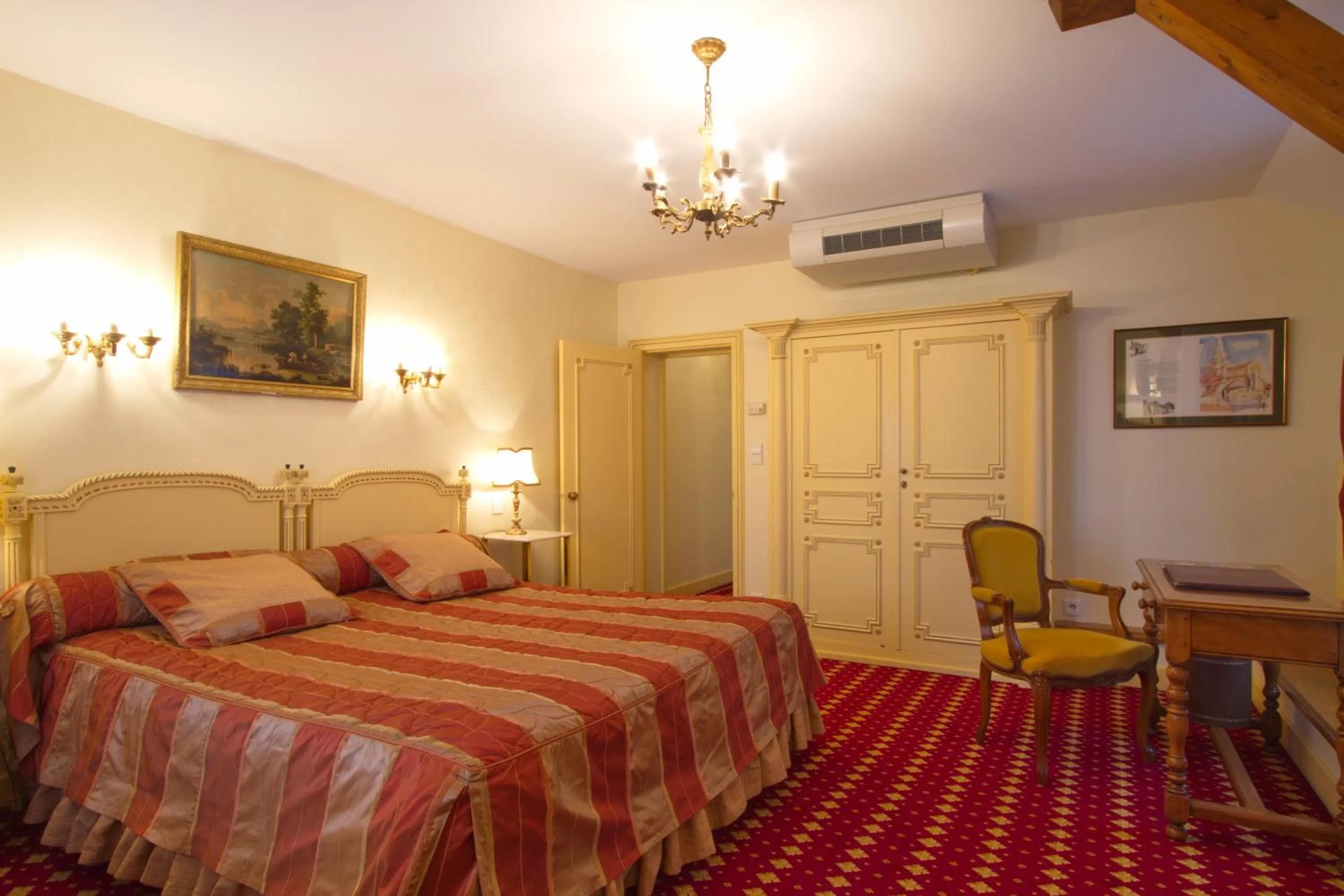 Bedroom, Bed in Hôtel Le Cep & Spa