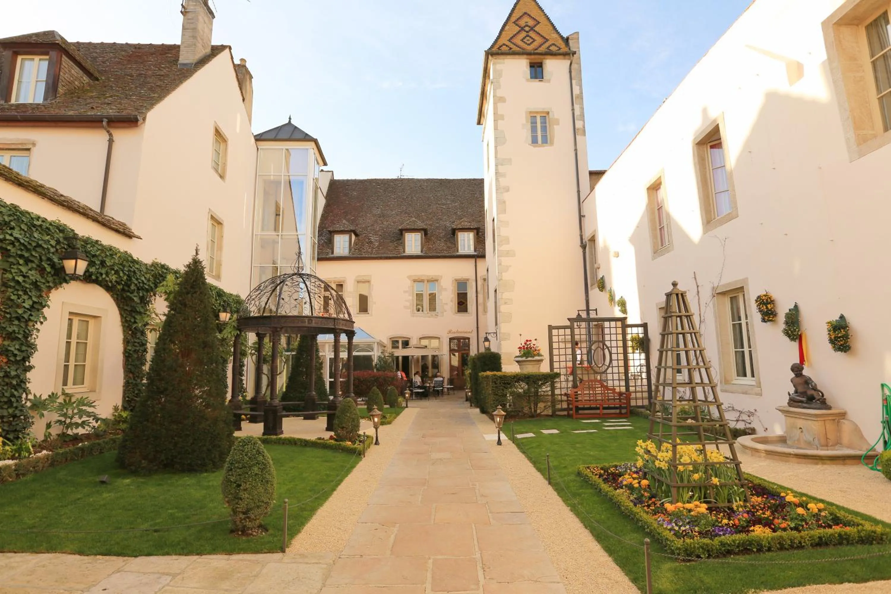 Property building in Hôtel Le Cep & Spa