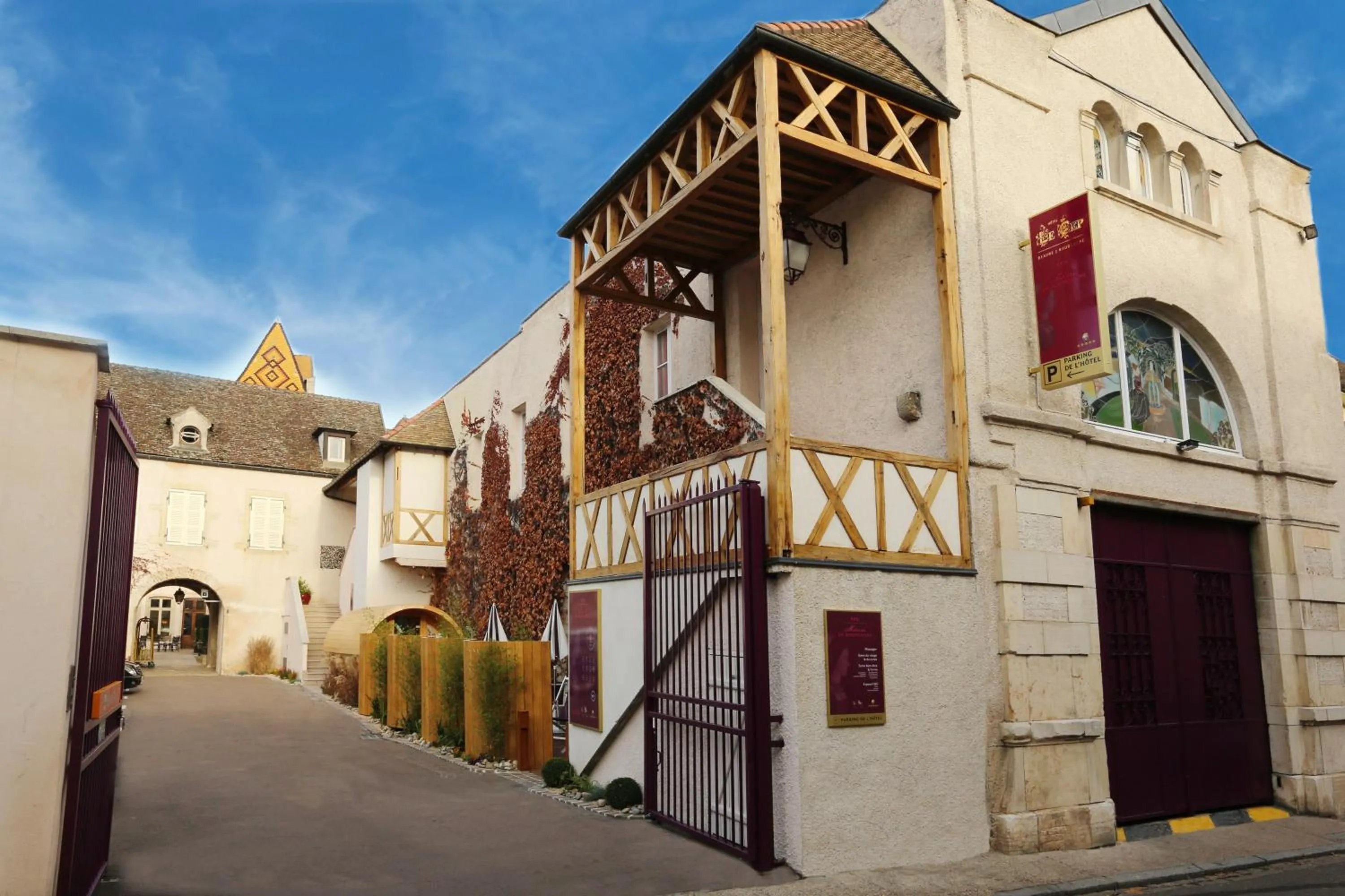 Property building in Hôtel Le Cep & Spa