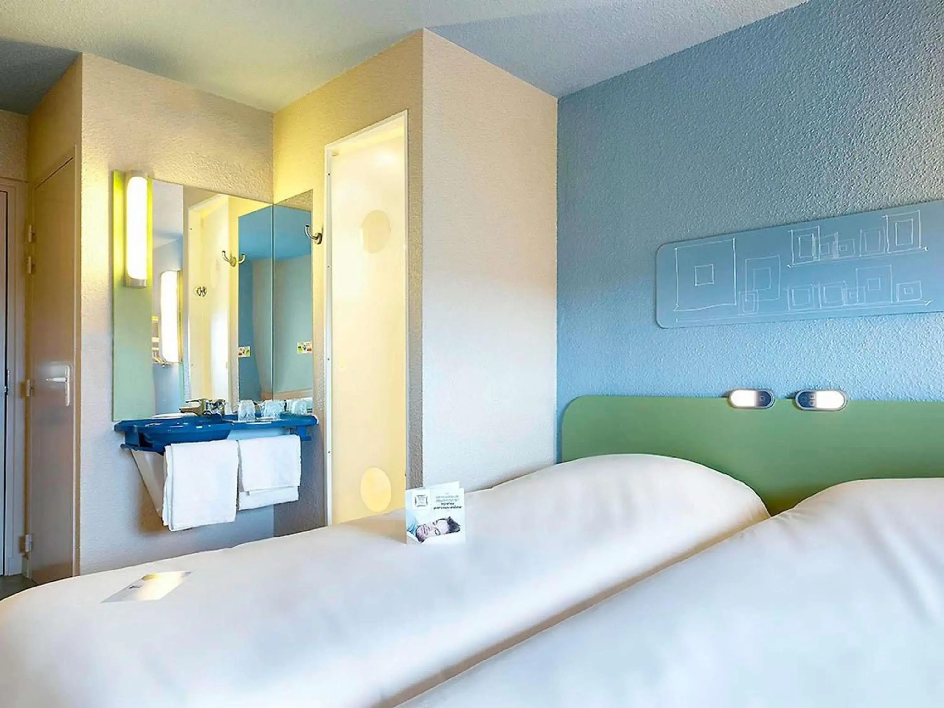 Twin Room in ibis budget La Roche Sur Yon Vendespace Twin Room in ibis budget La Roche Sur Yon Vendespace