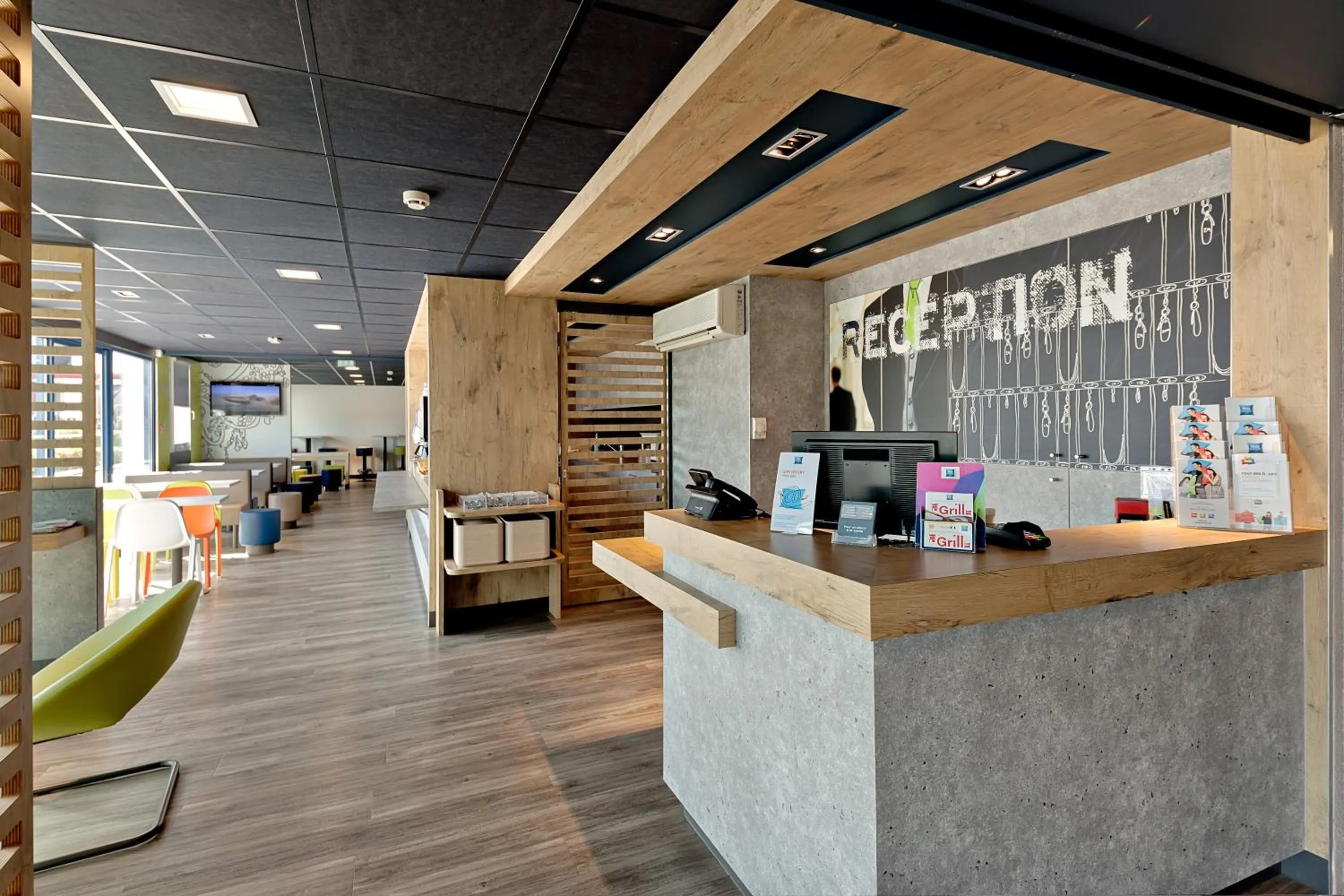 Lobby or reception in ibis budget La Roche Sur Yon Vendespace