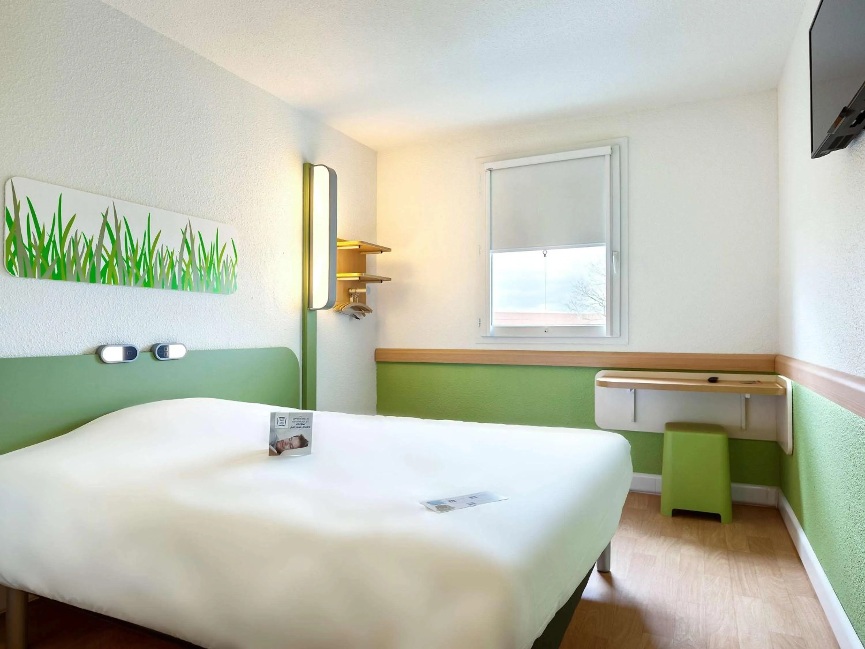 Photo of the whole room, Bed in ibis budget La Roche Sur Yon Vendespace