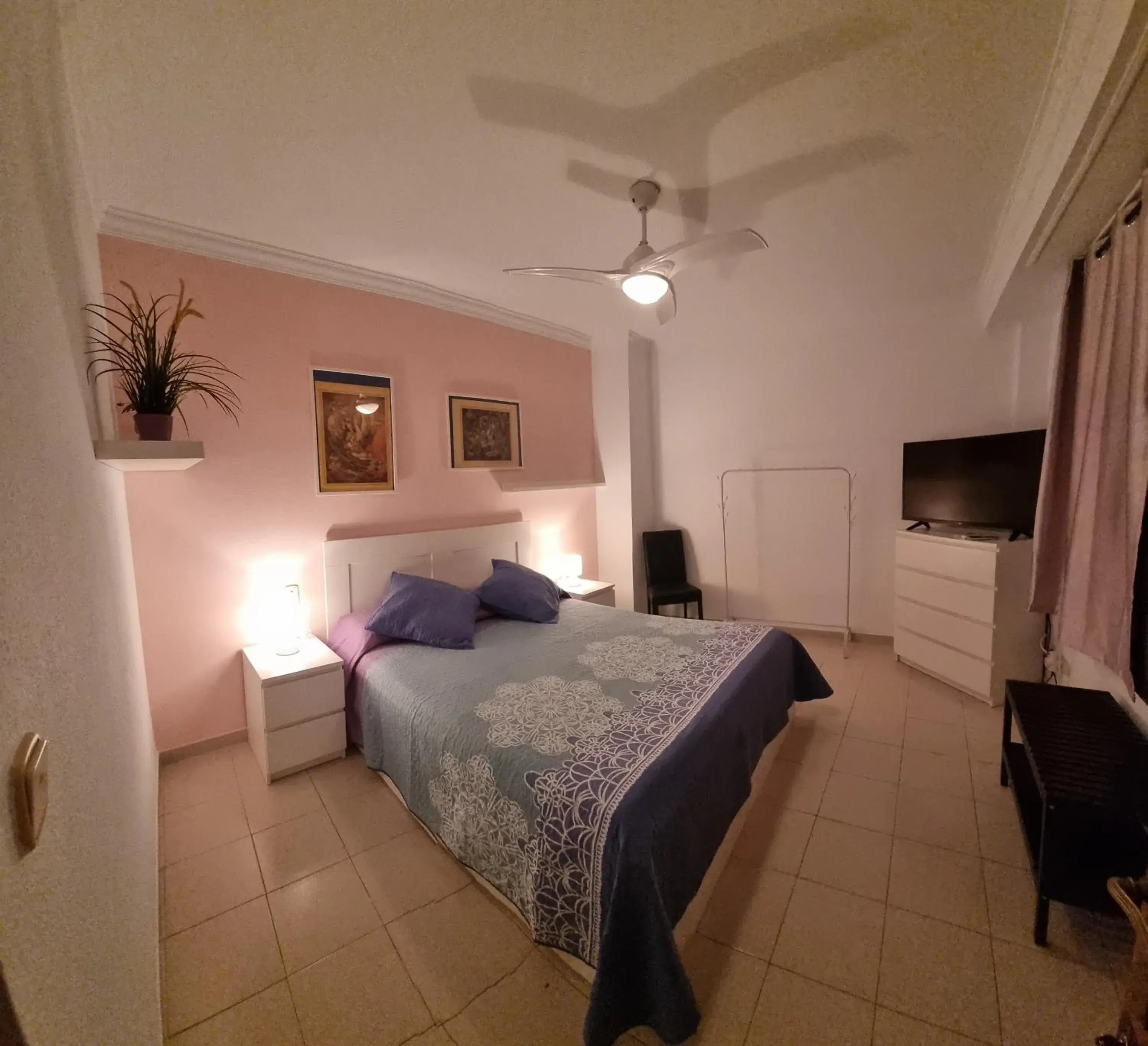 Queen Room - single occupancy in Casa Camino al Castillo Queen Room - single occupancy in Casa Camino al Castillo