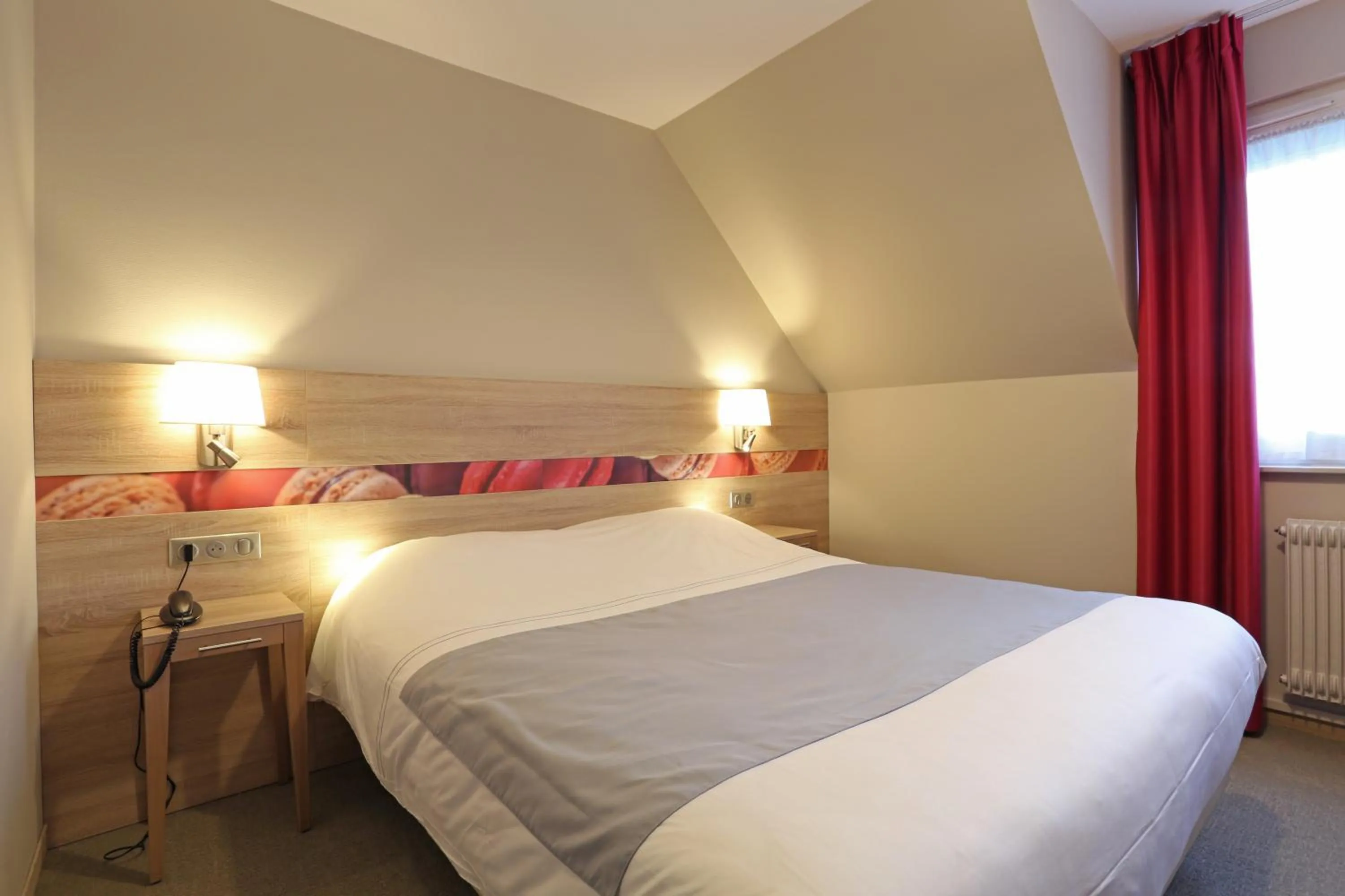 Bed in Hotel Restaurant Le Coquelicot