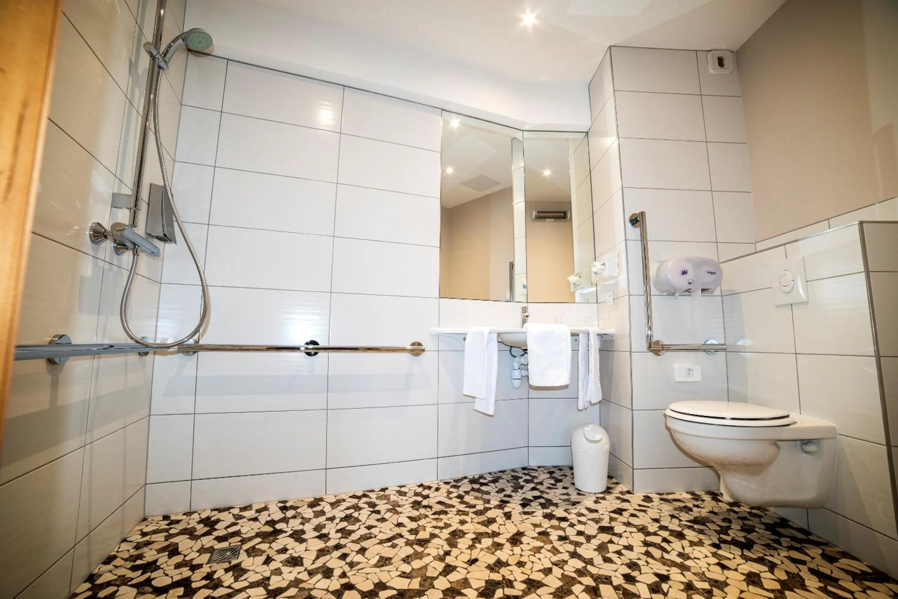 Bathroom in Hotel Restaurant Le Coquelicot