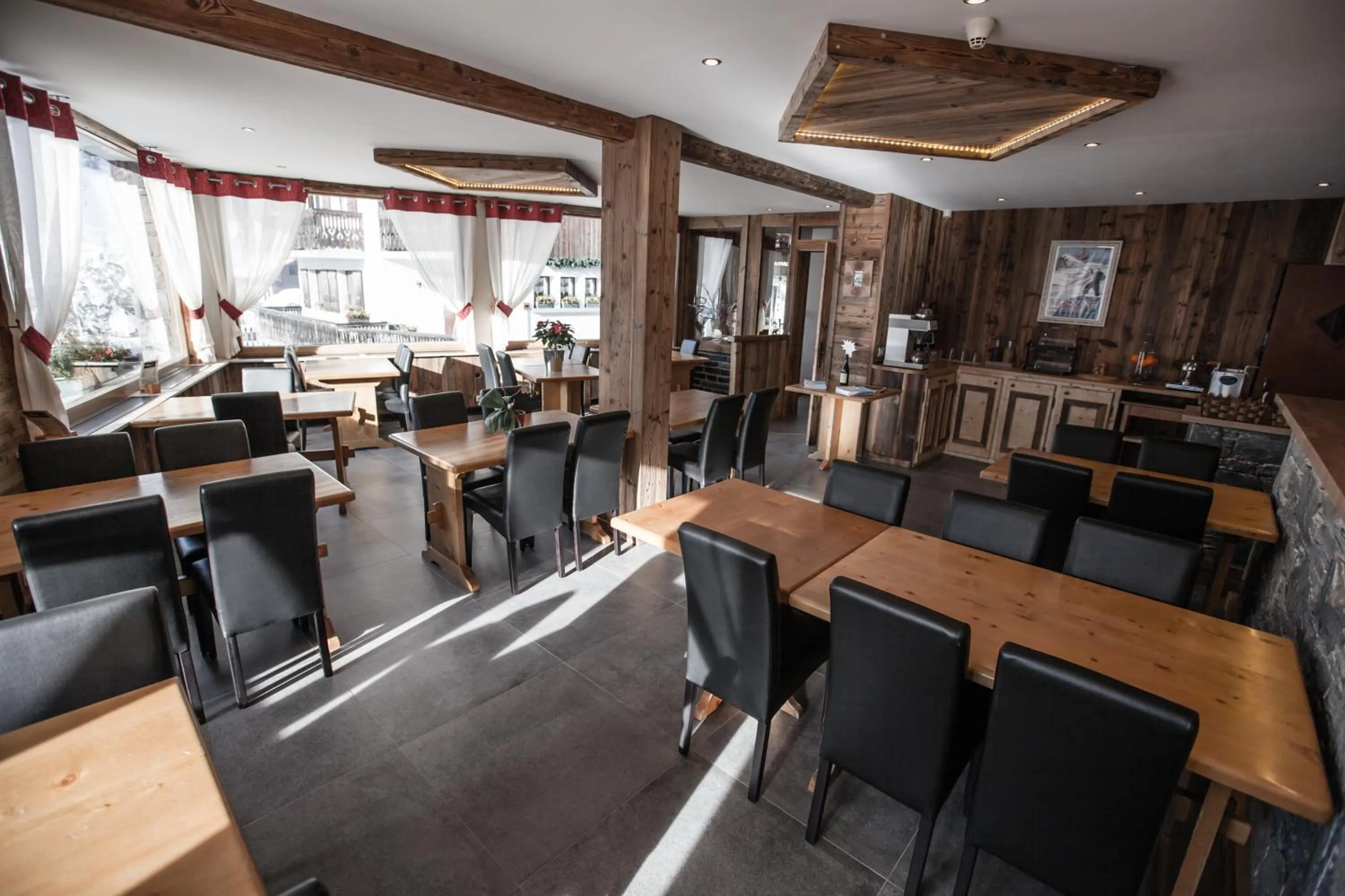 Restaurant/places to eat in Hotel Le Grand Tetras