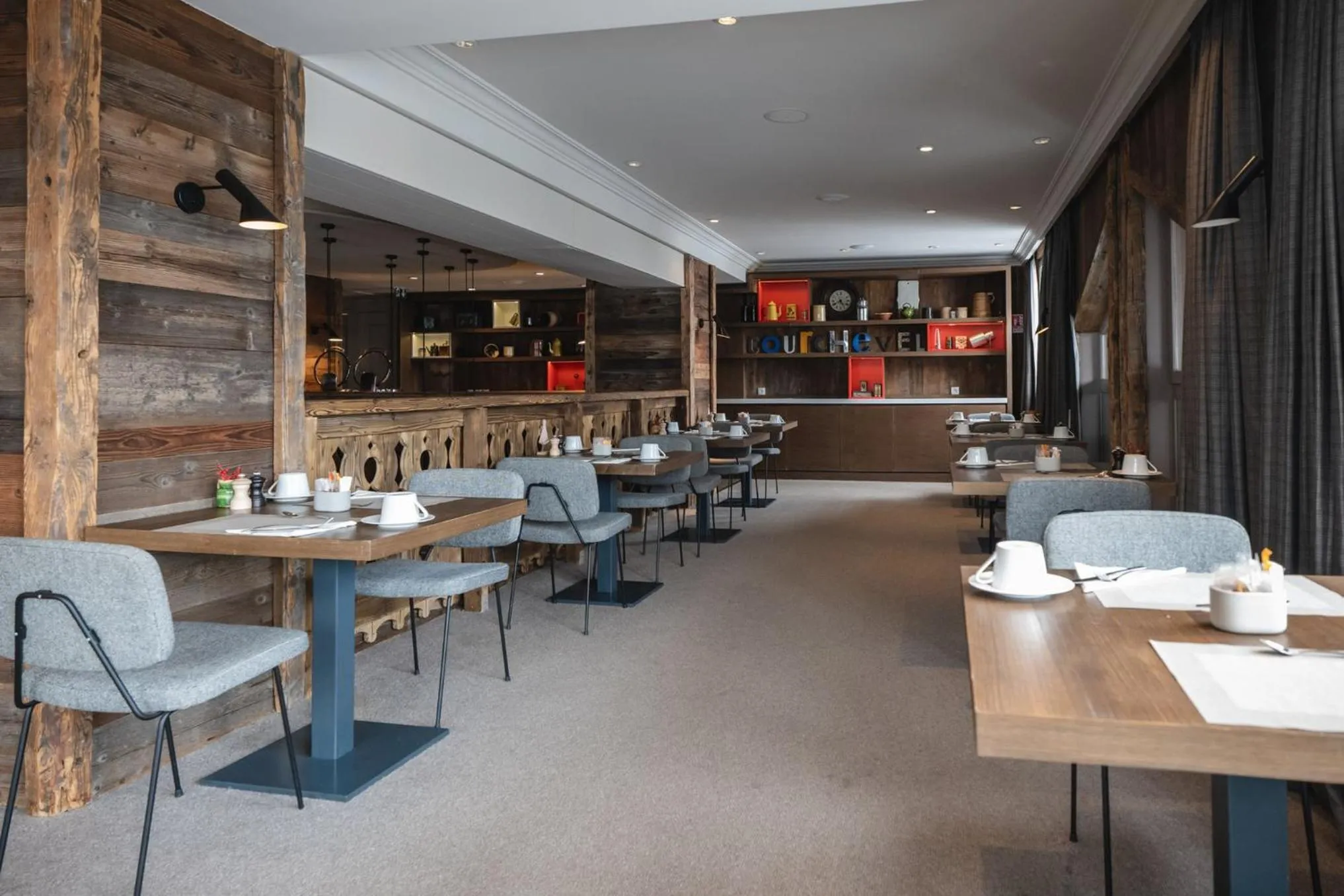 Restaurant/places to eat in Les Trois Vallées, a Beaumier hotel