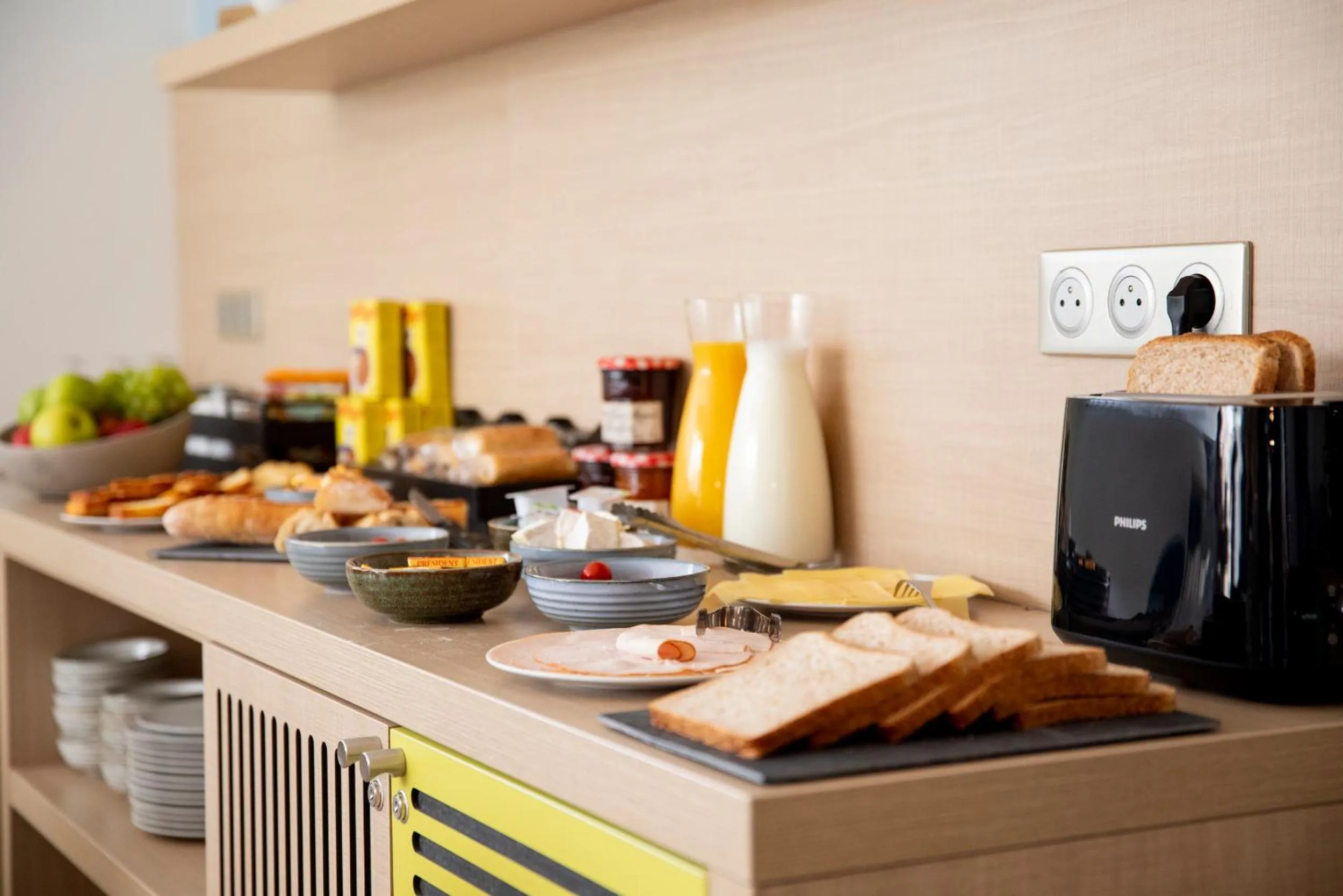 Breakfast in Appart'hotel Vacancéole Paris Quai de Marne