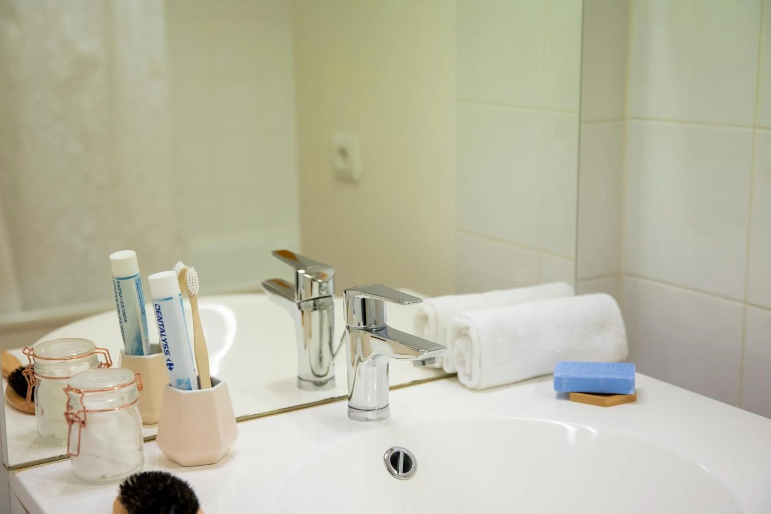 Bathroom in Appart'hotel Vacancéole Paris Quai de Marne