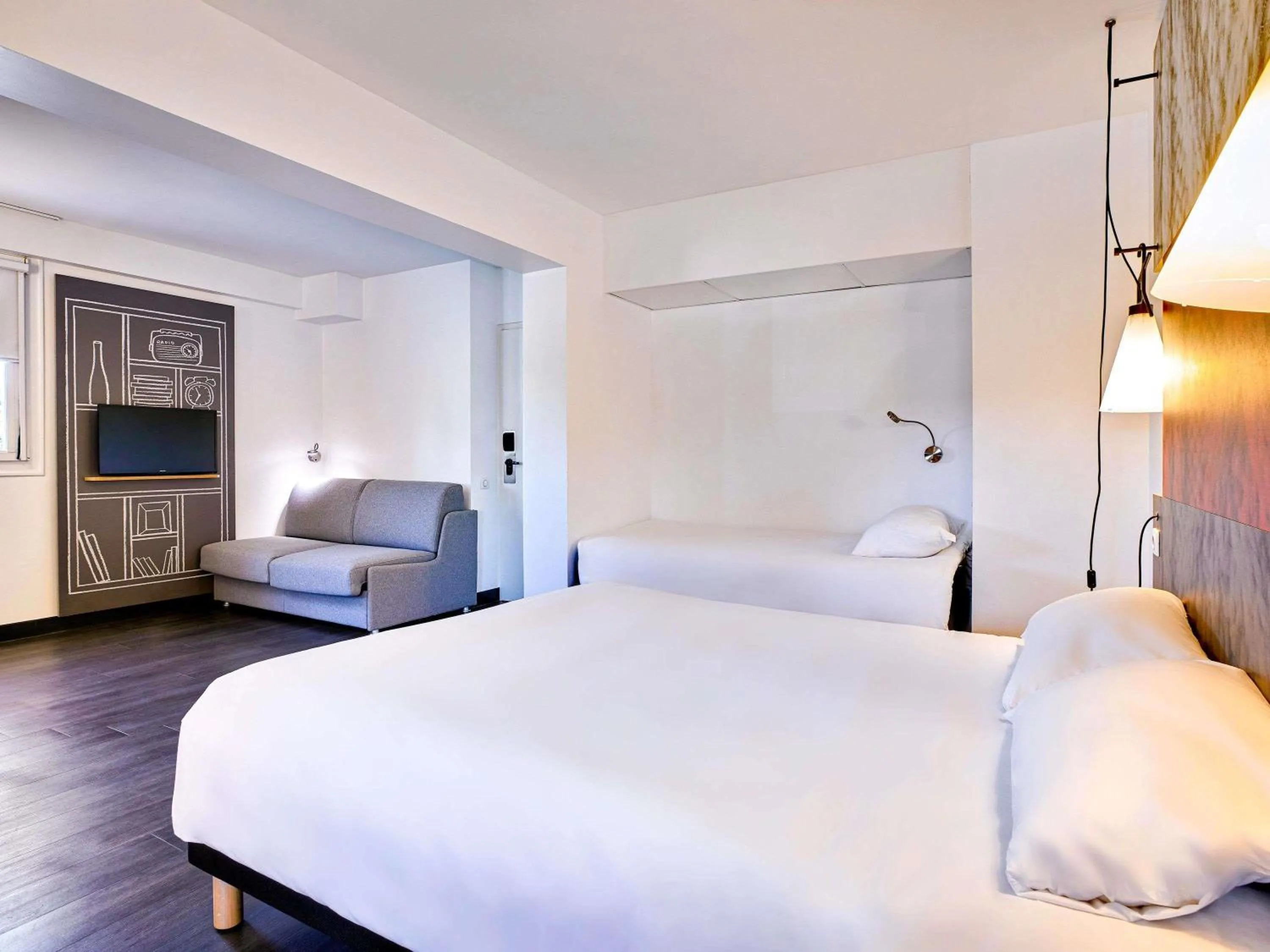 Bedroom, Bed in ibis La Roche Sur Yon Vendespace