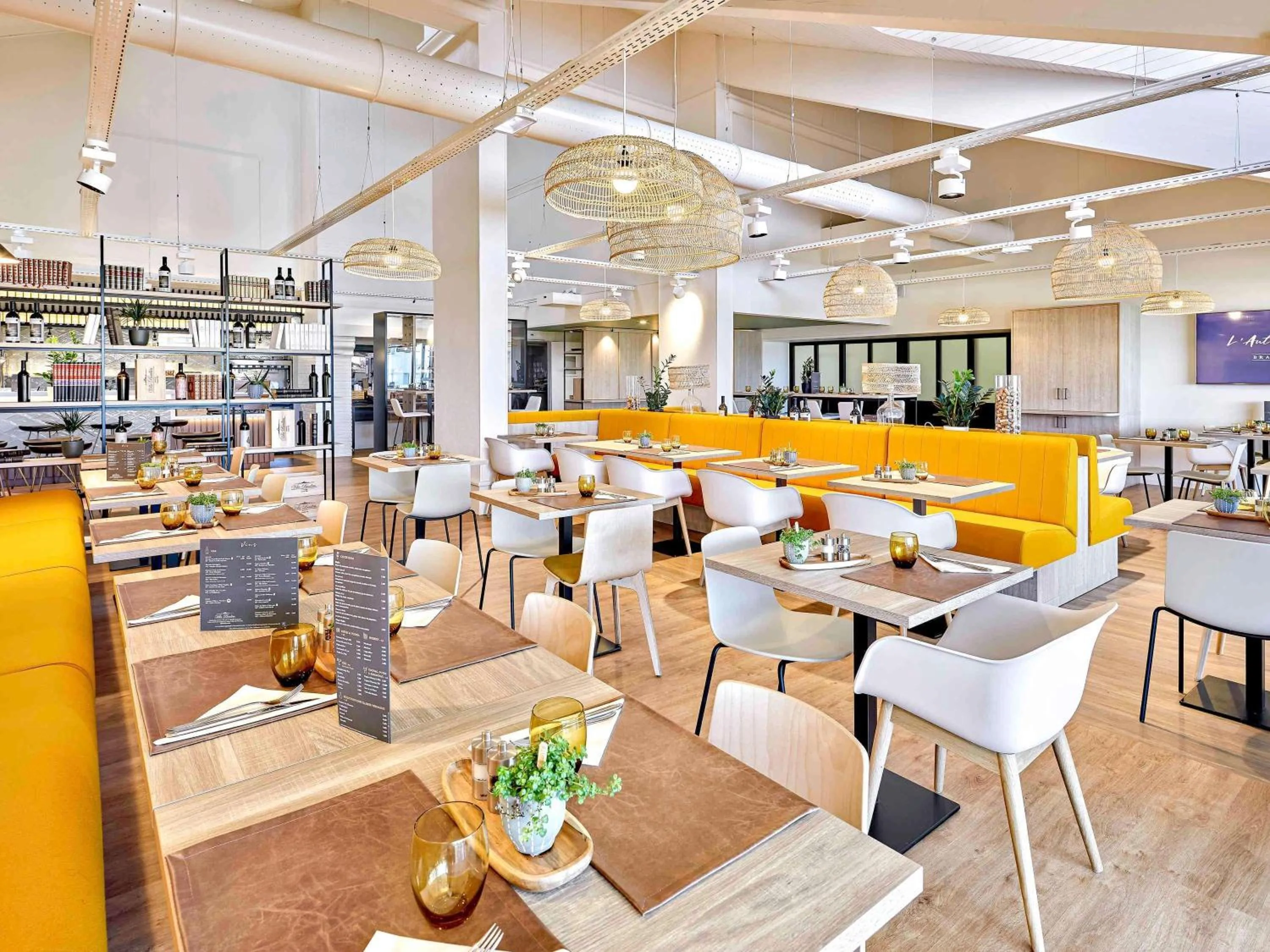 Restaurant/places to eat in ibis La Roche Sur Yon Vendespace