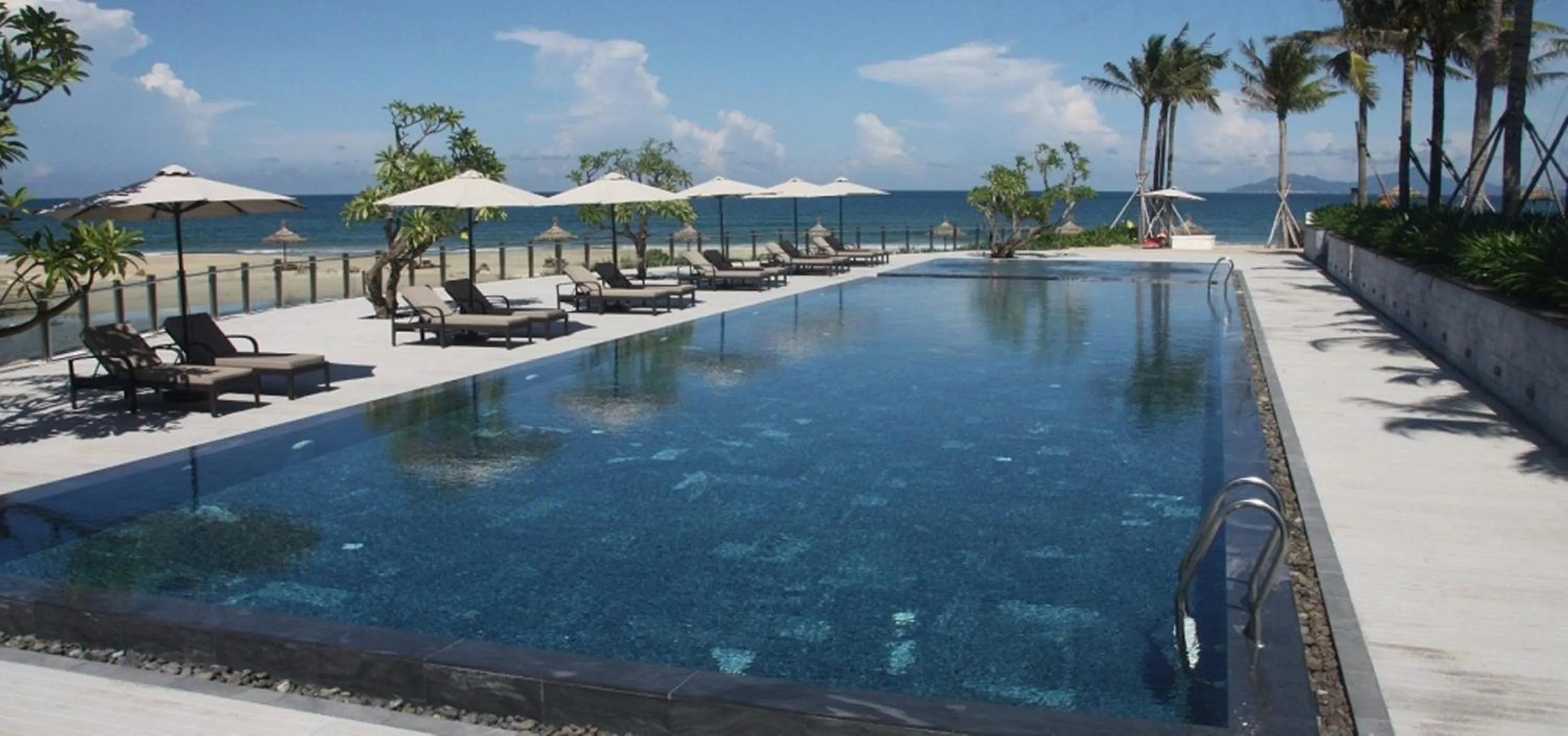 Swimming Pool in The Yacht Villa