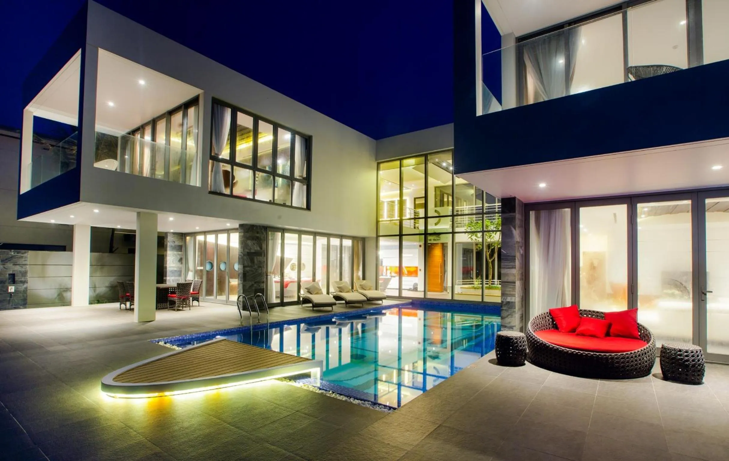 Facade/entrance, Swimming Pool in The Yacht Villa