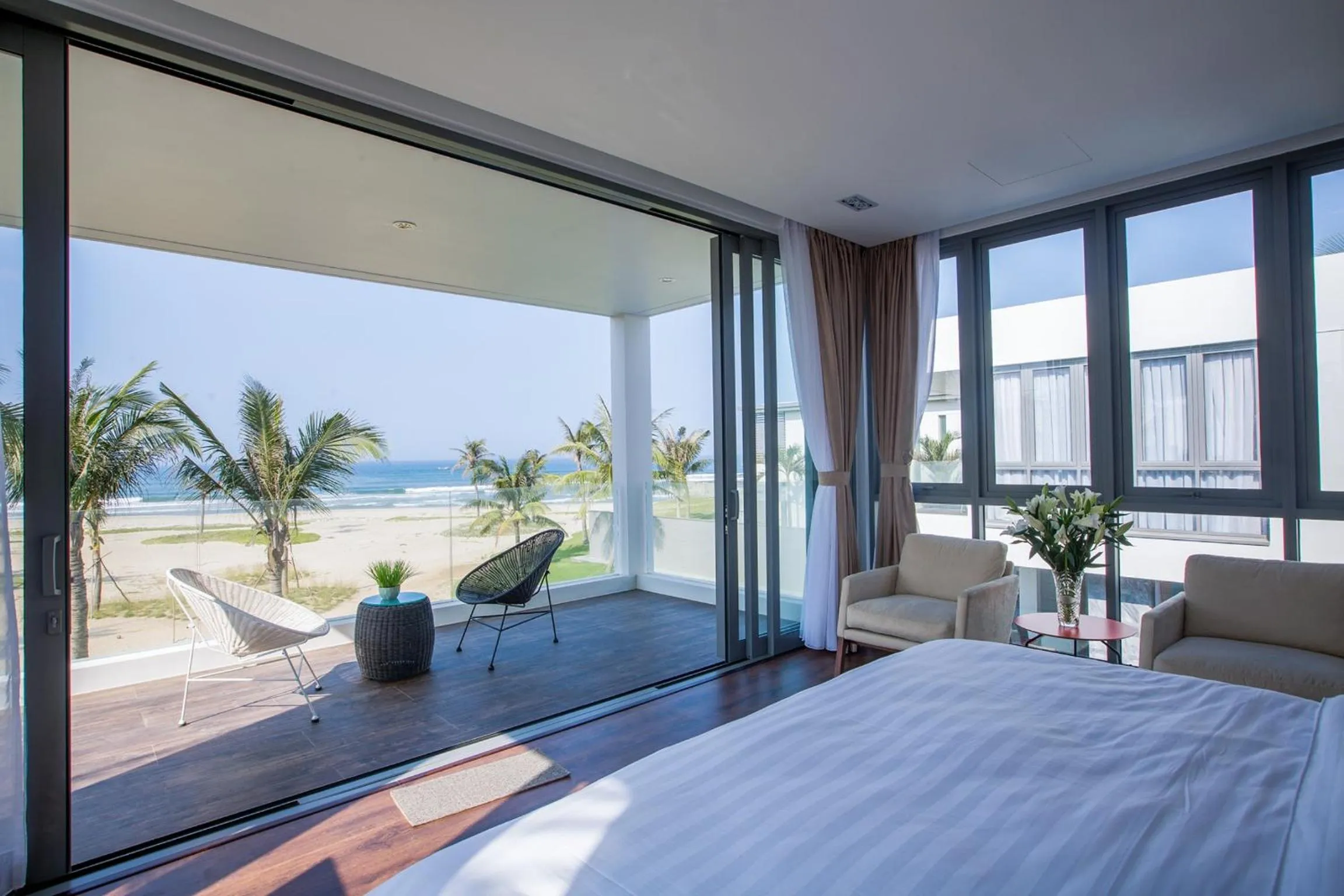 Bedroom, Balcony/Terrace in The Yacht Villa
