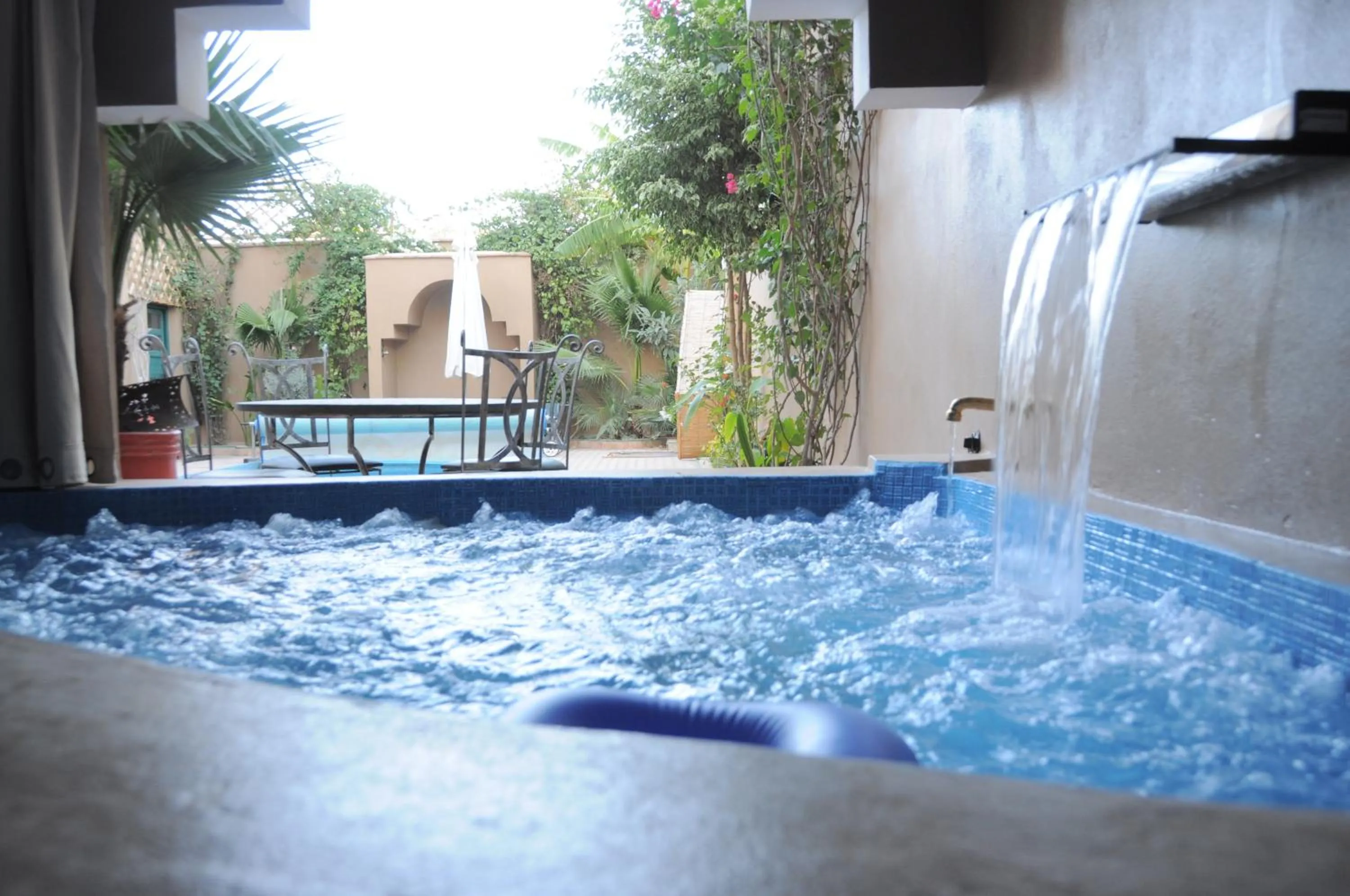 Swimming pool in Riad Anma