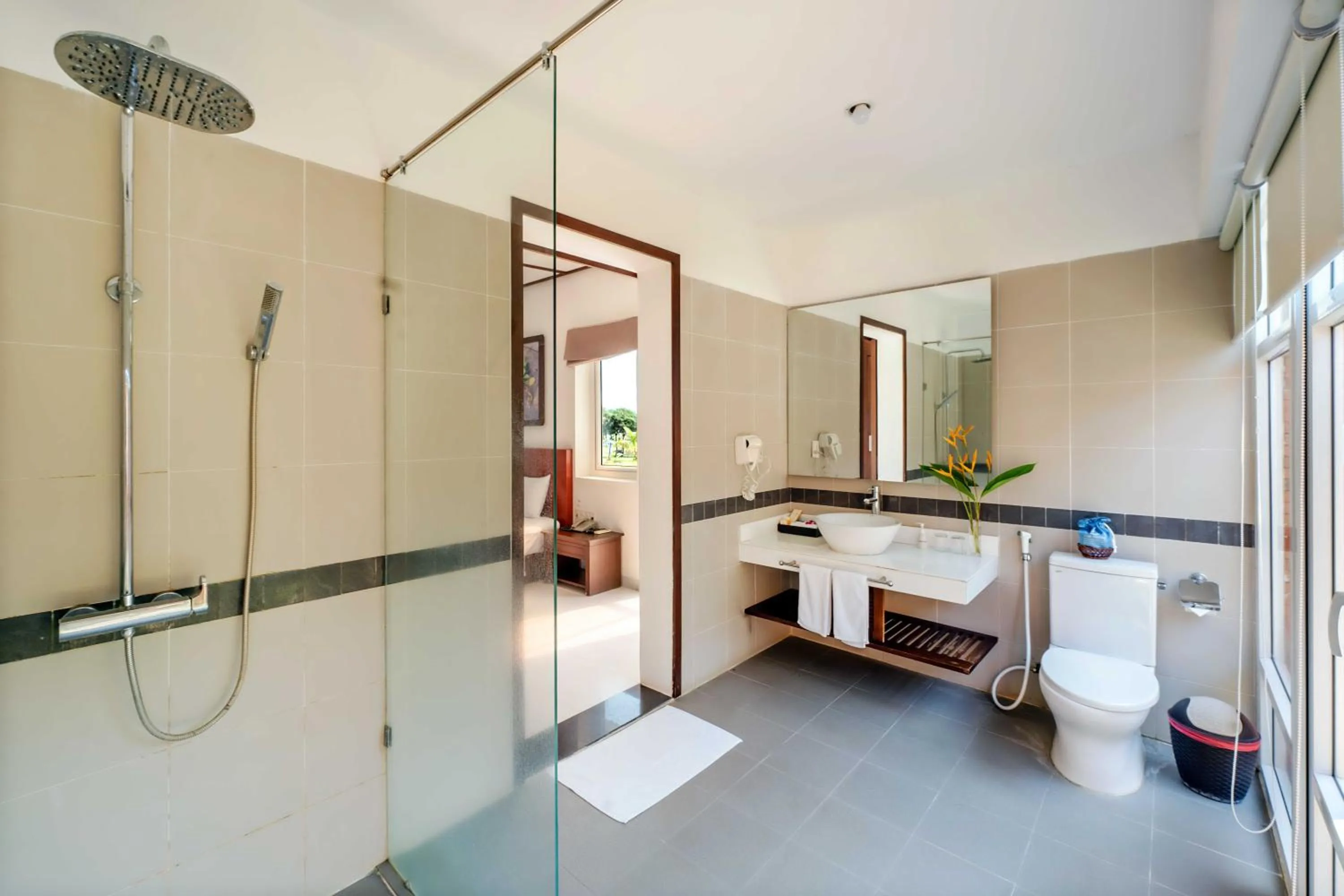 Shower in Tam Thanh Beach Resort & Spa