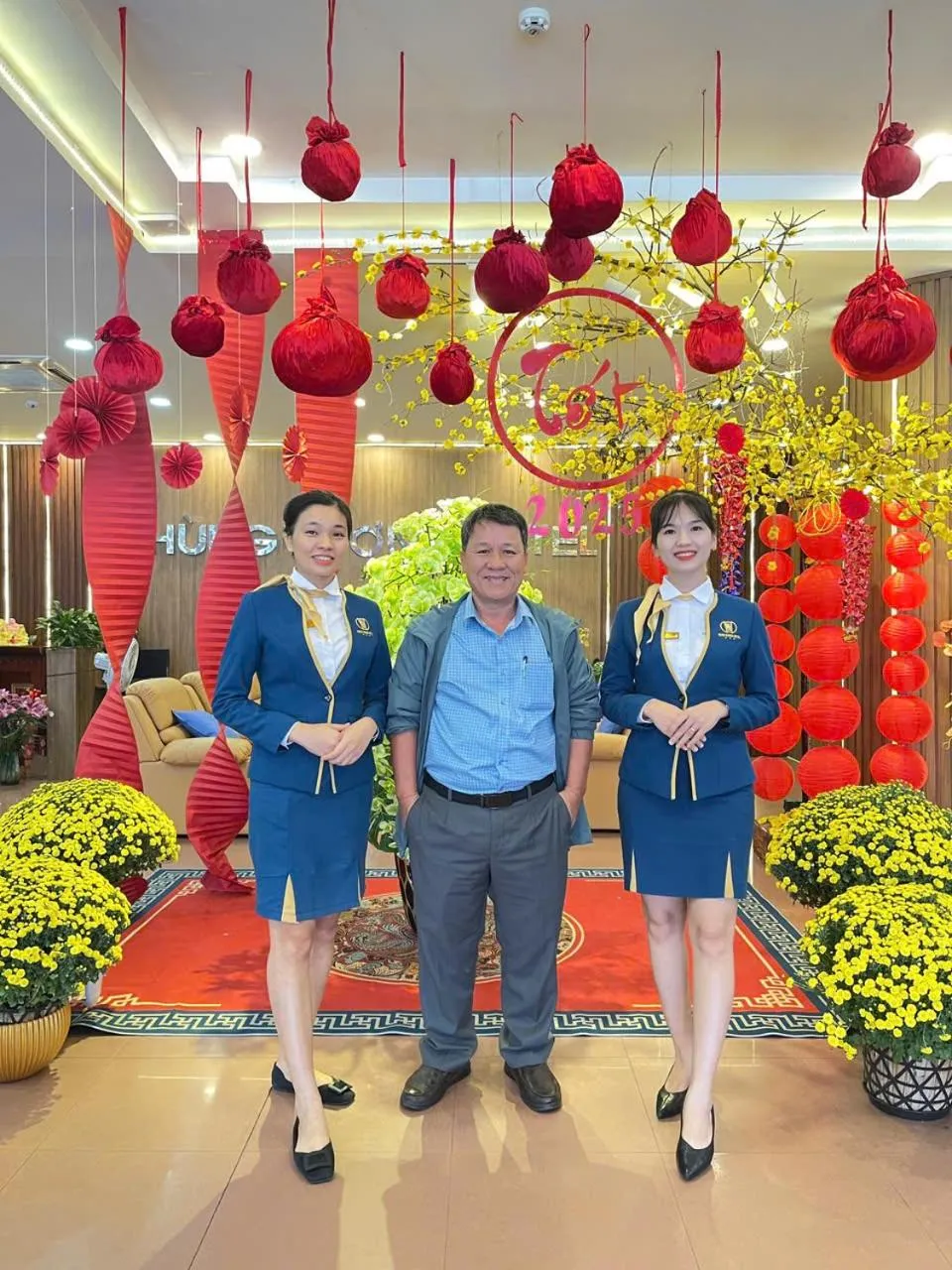 Staff in Khách Sạn Hùng Vương Quảng Ngãi