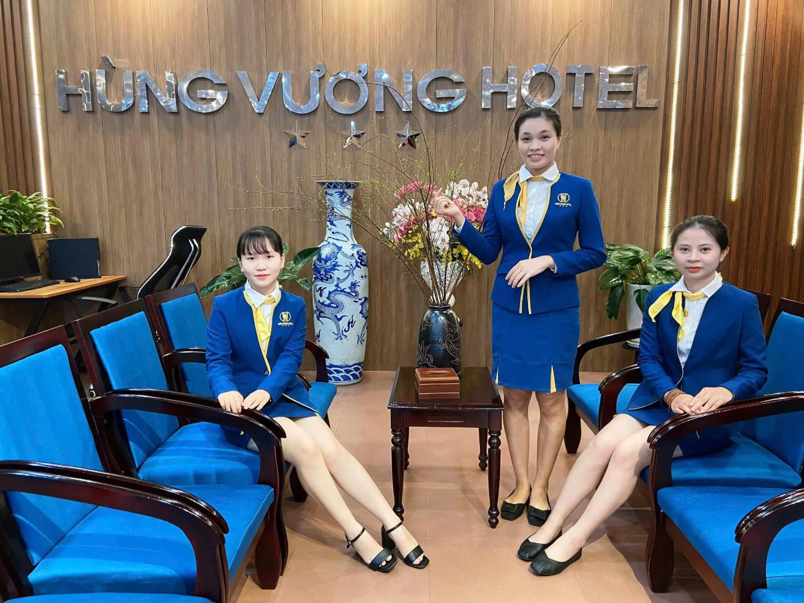 Staff in Khách Sạn Hùng Vương Quảng Ngãi