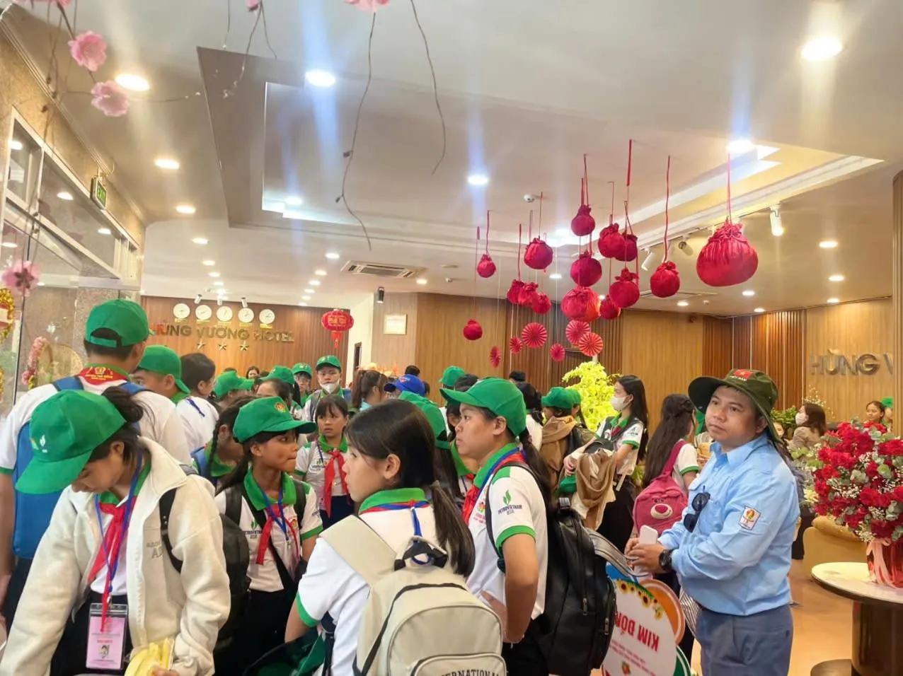 Communal lounge/ TV room in Khách Sạn Hùng Vương Quảng Ngãi