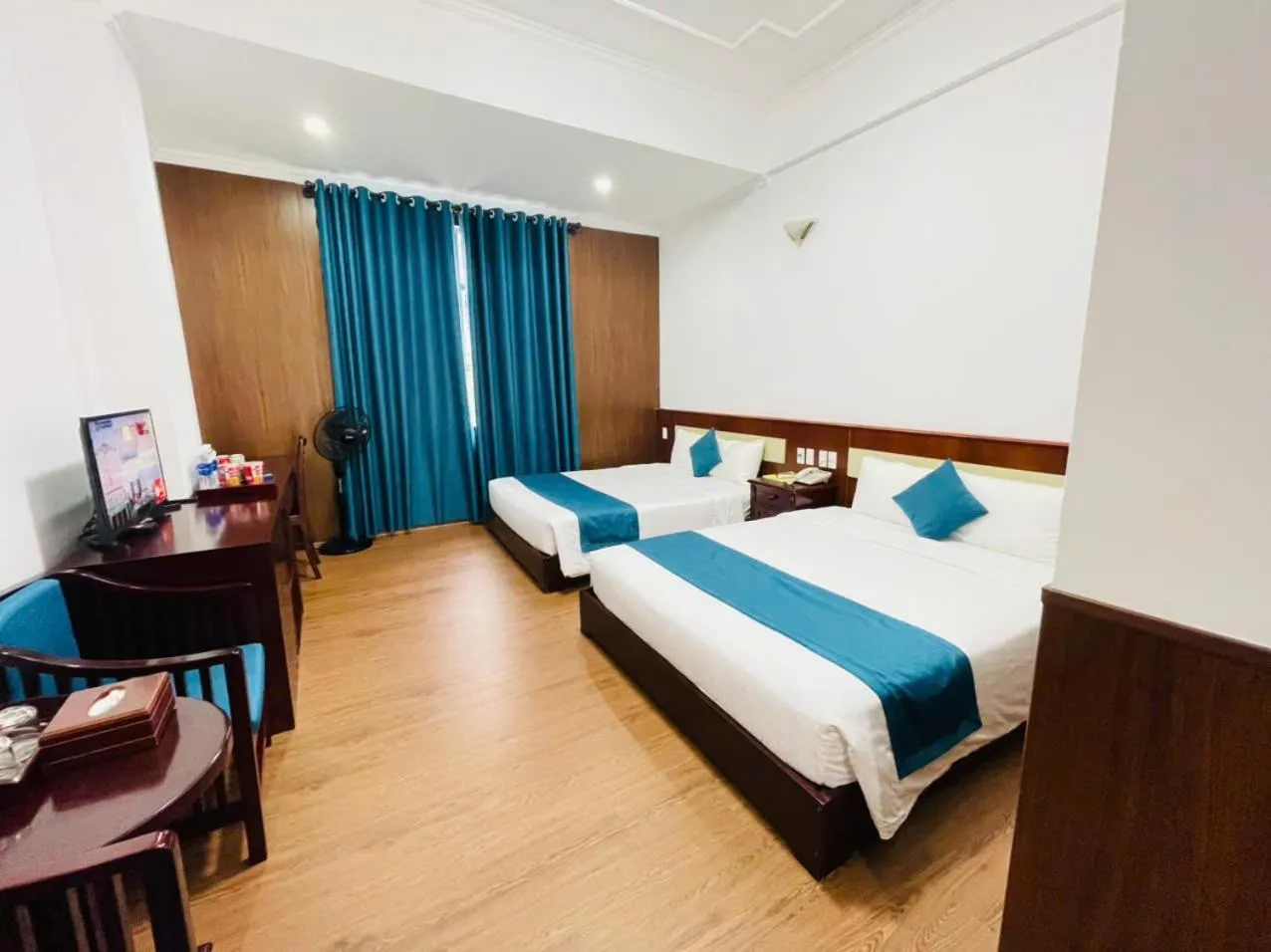 Bedroom, Bed in Khách Sạn Hùng Vương Quảng Ngãi