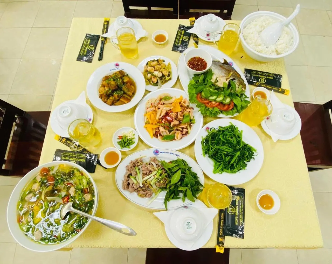 Restaurant/places to eat in Khách Sạn Hùng Vương Quảng Ngãi
