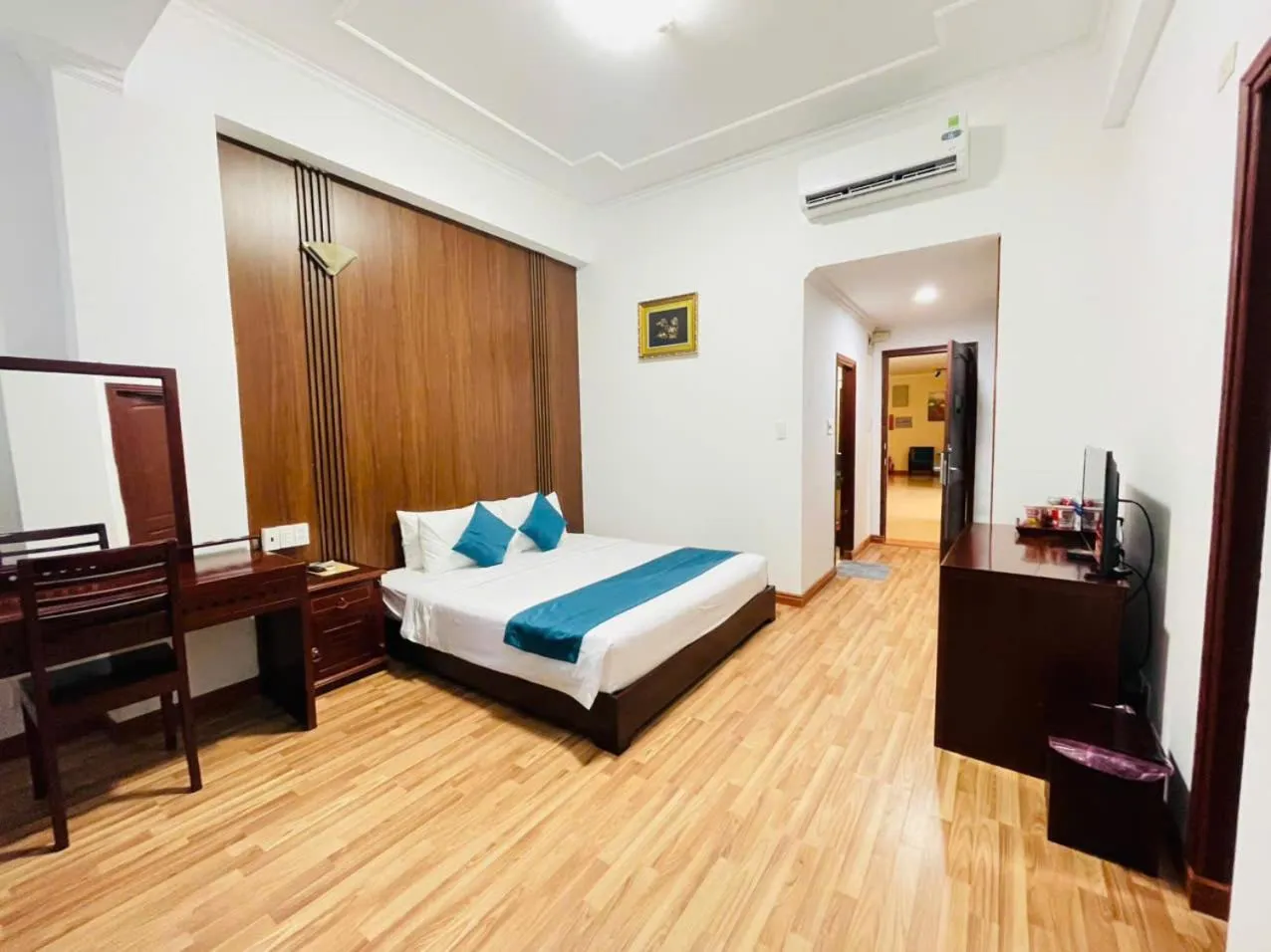 Bedroom, Bed in Khách Sạn Hùng Vương Quảng Ngãi