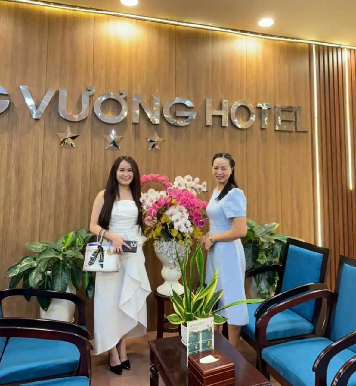 Communal lounge/ TV room in Khách Sạn Hùng Vương Quảng Ngãi