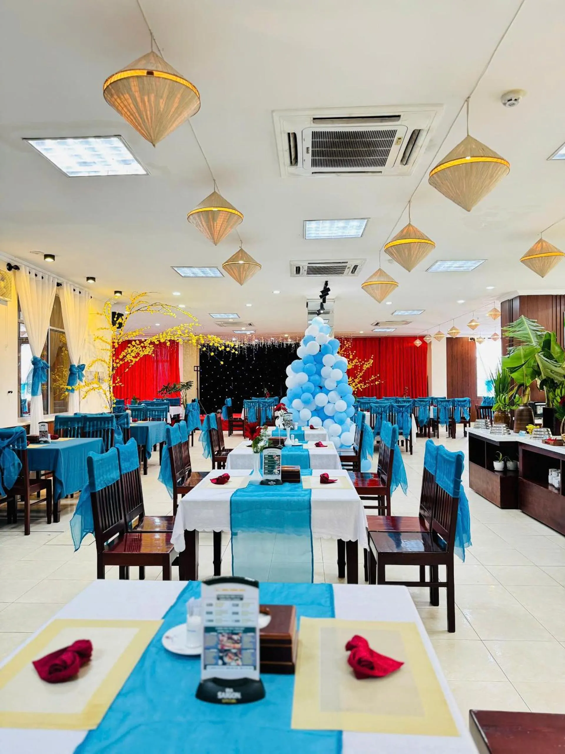 Restaurant/places to eat in Khách Sạn Hùng Vương Quảng Ngãi