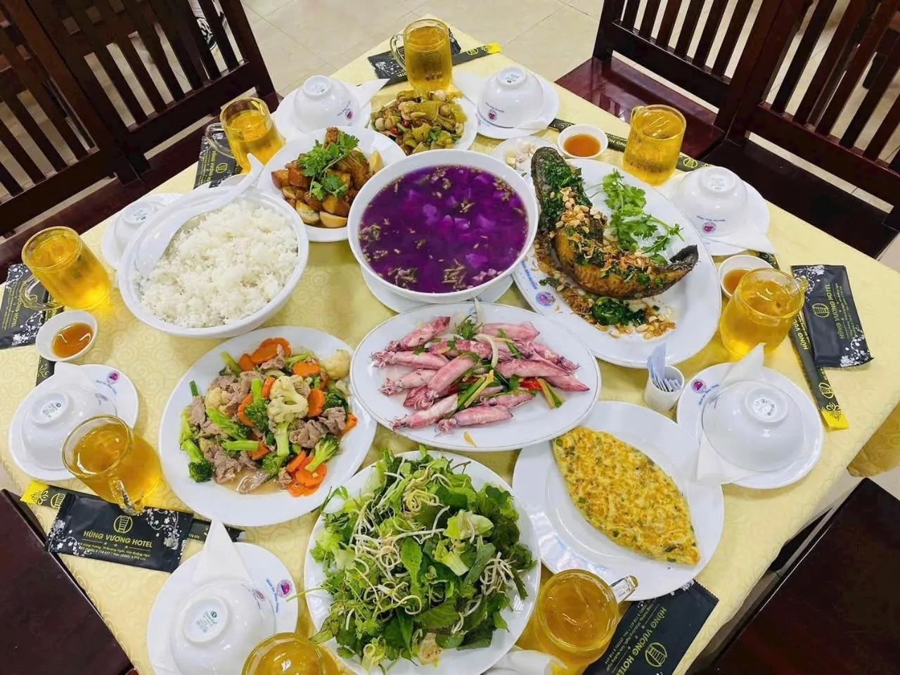 Restaurant/places to eat in Khách Sạn Hùng Vương Quảng Ngãi