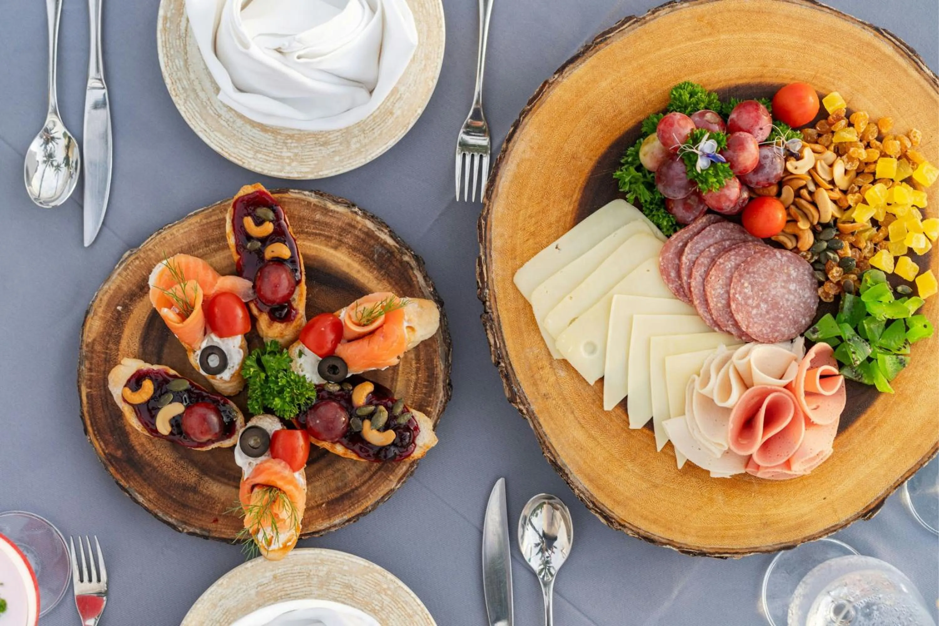 Restaurant/places to eat in Le Meridien Khao Lak Resort & Spa