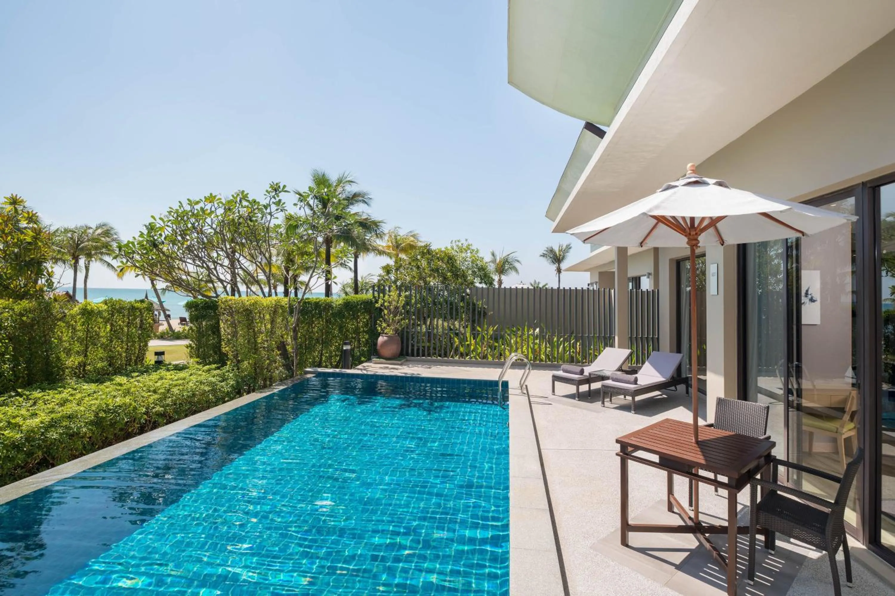 Swimming pool in Le Meridien Khao Lak Resort & Spa