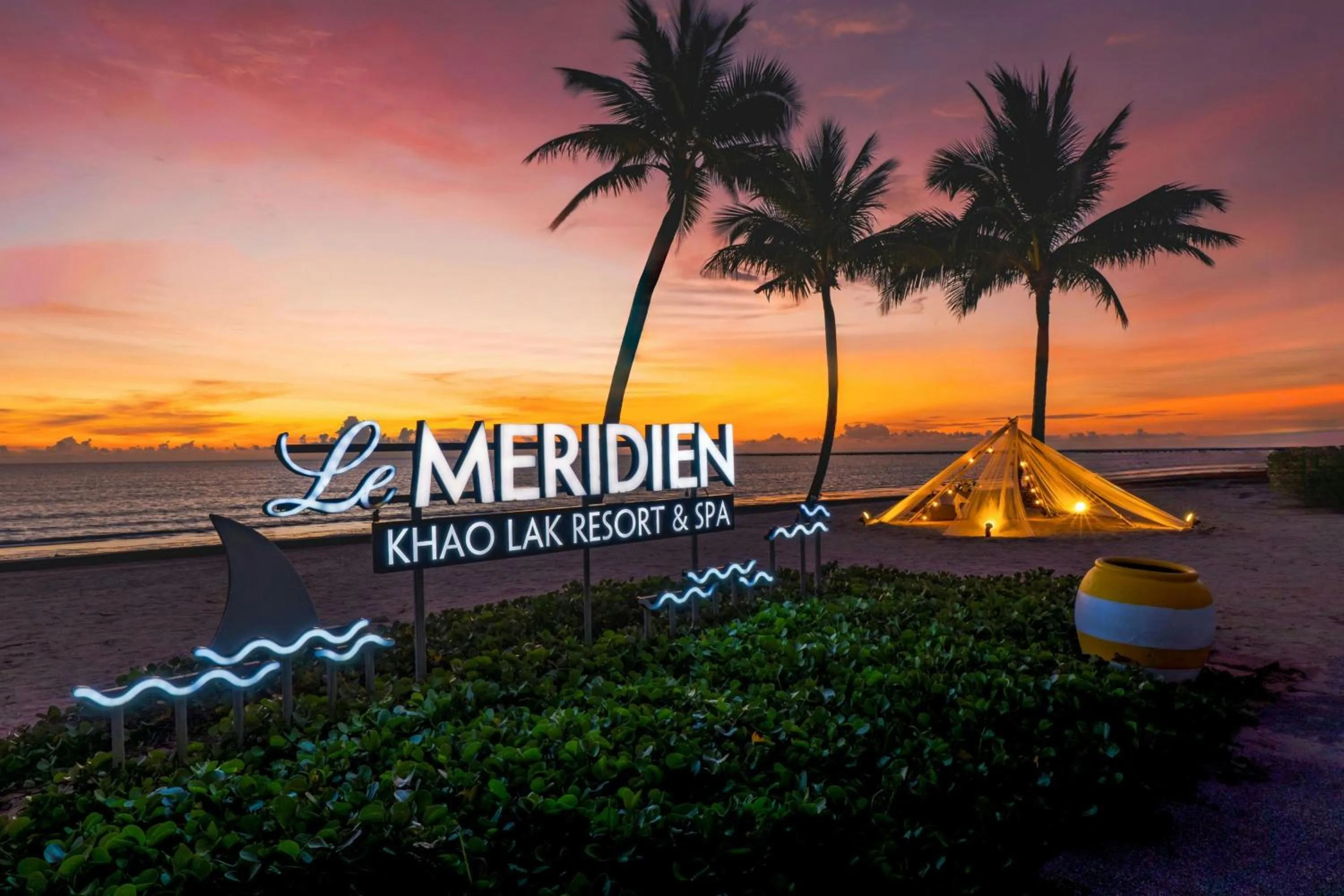 Beach in Le Meridien Khao Lak Resort & Spa
