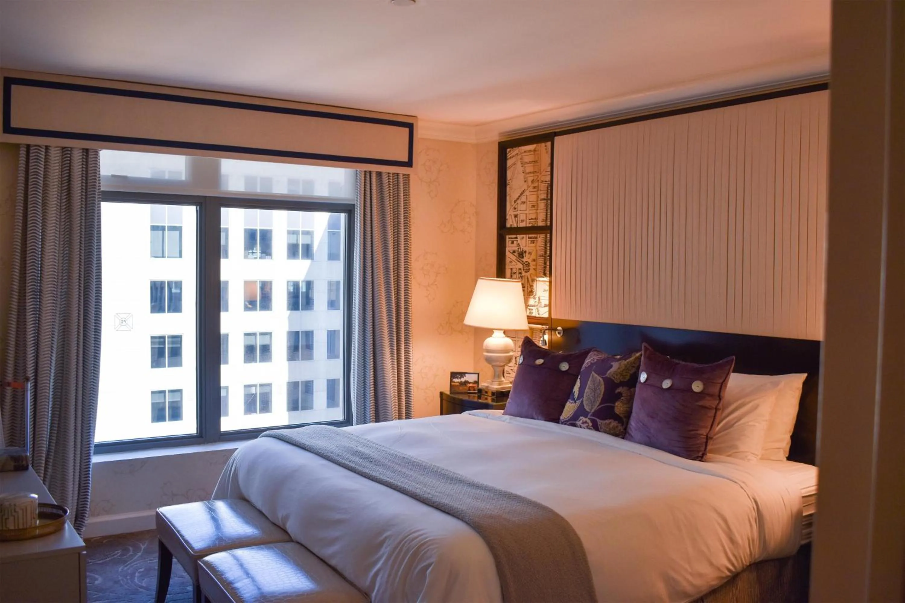 Photo of the whole room, Bed in Hamilton Hotel - Washington DC