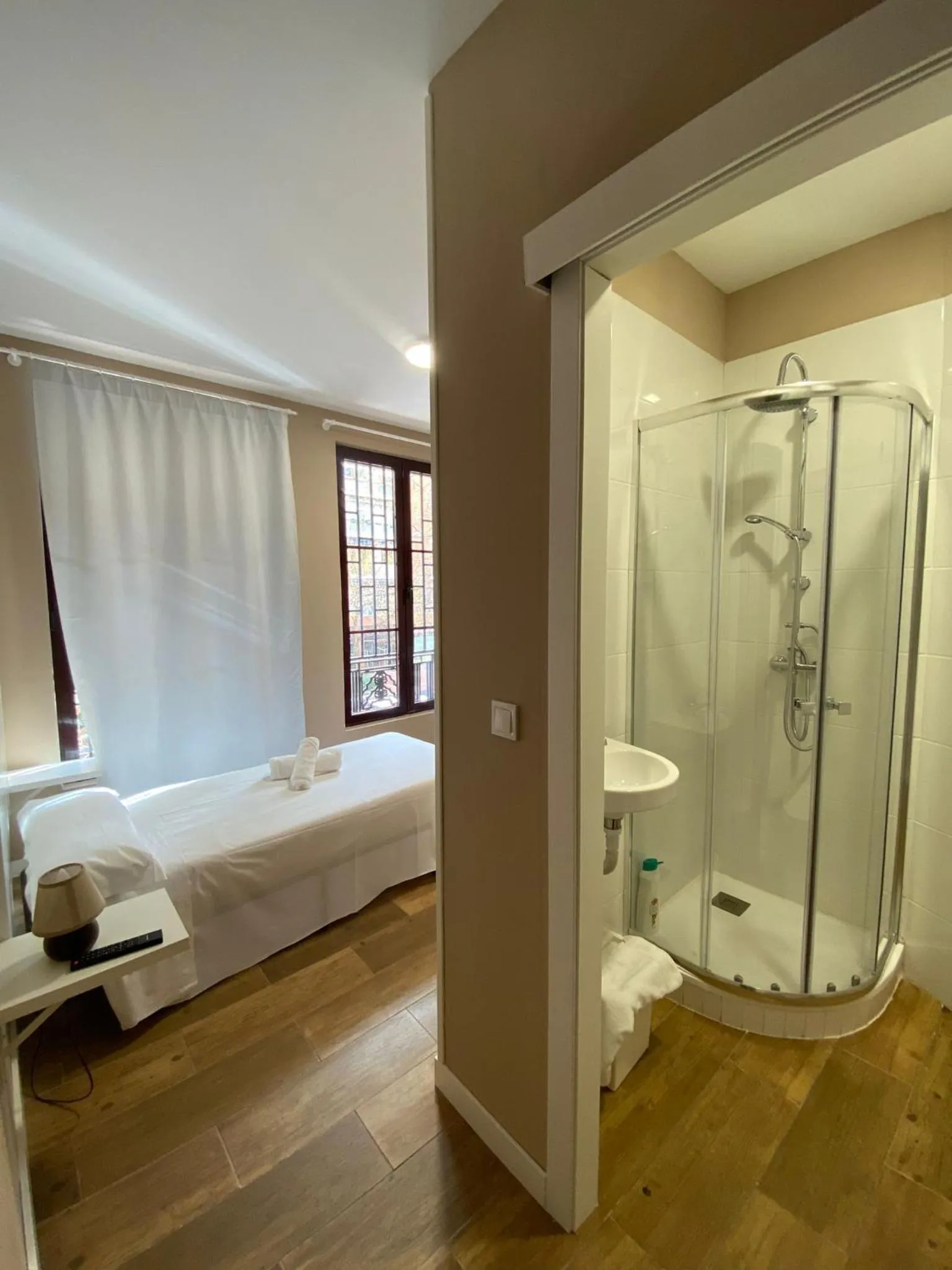 Shower, Bed in Palacete de la Almudayna