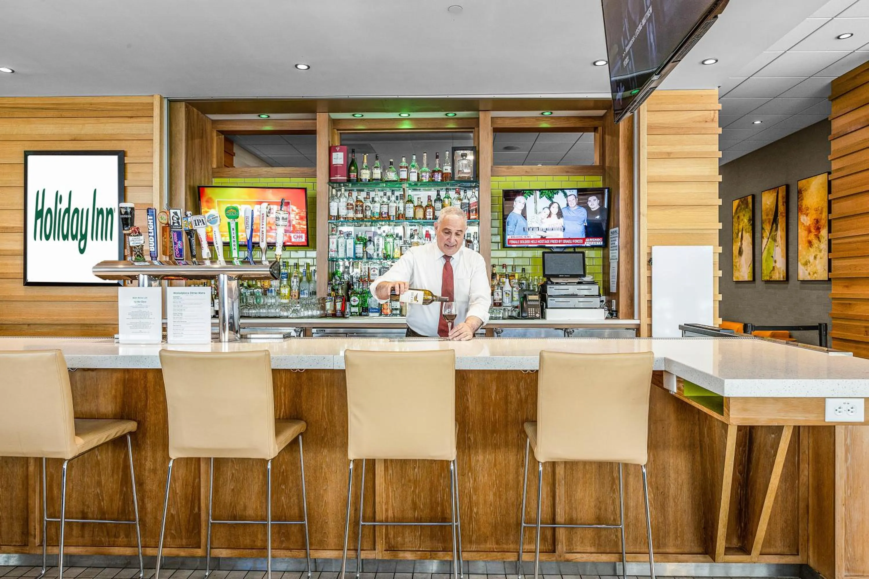 Lounge or bar in Holiday Inn San Francisco - Golden Gateway newly renovated with No Resort Fee