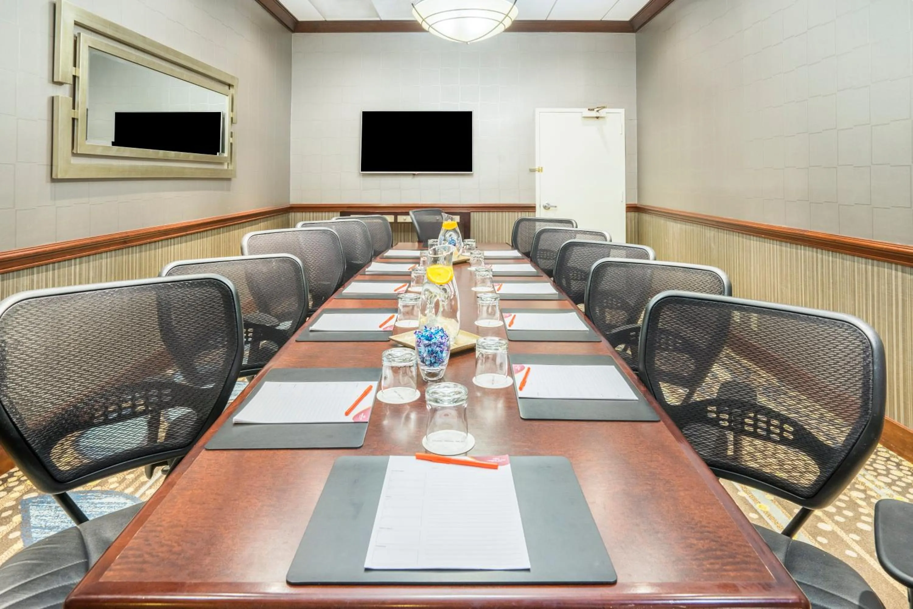 Meeting/conference room in Crowne Plaza Crystal City-Washington, D.C. by IHG